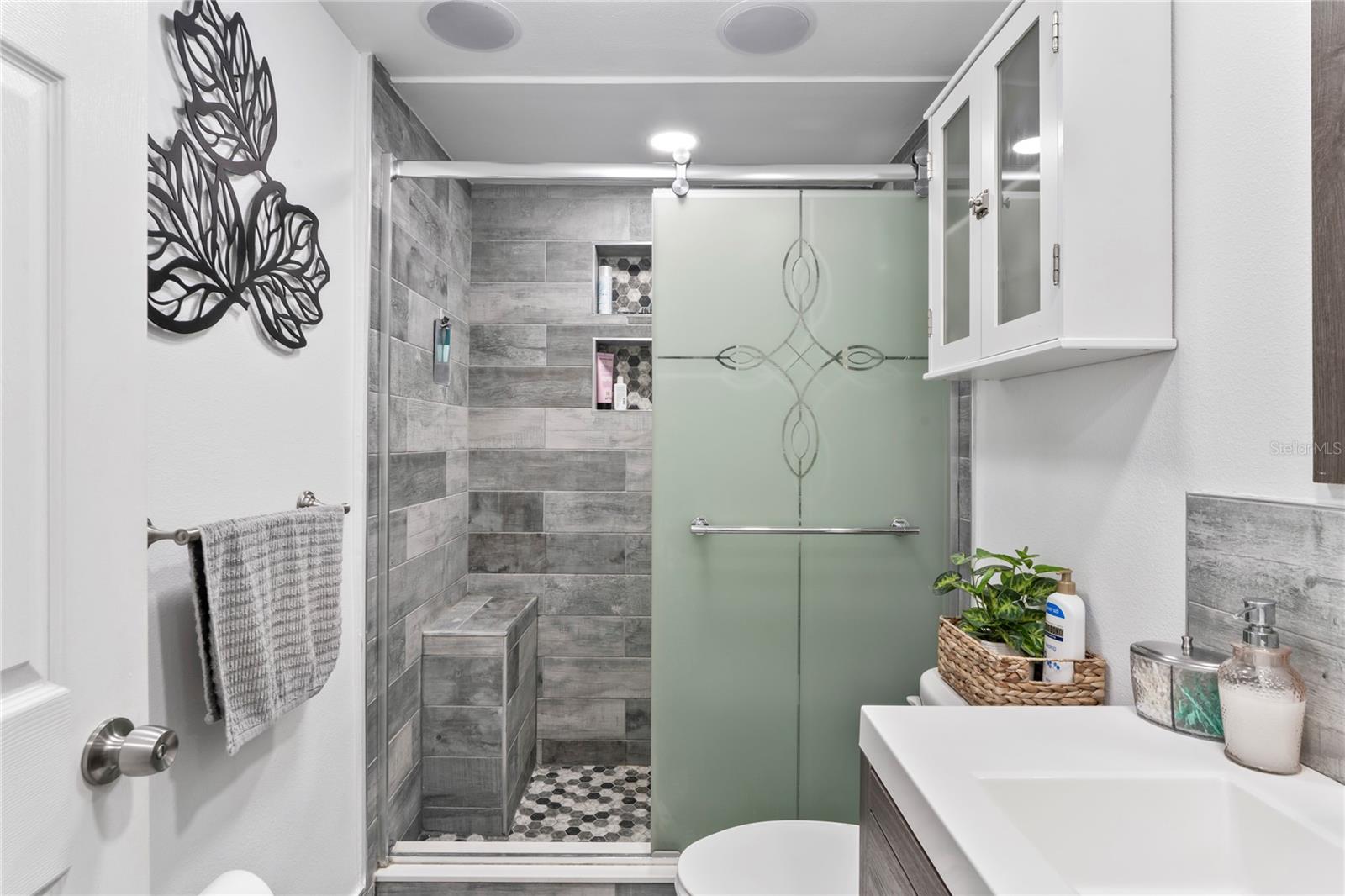 MAIN BATHROOM