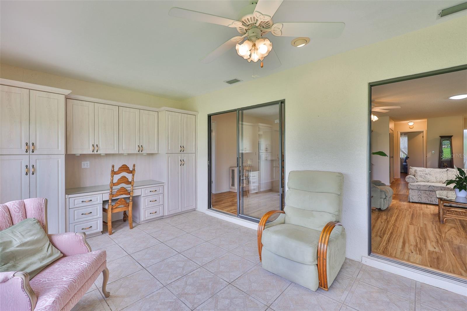 The perfect room to enjoy retirement and letting life wander by.  Notice the A/C vents in the ceiling.