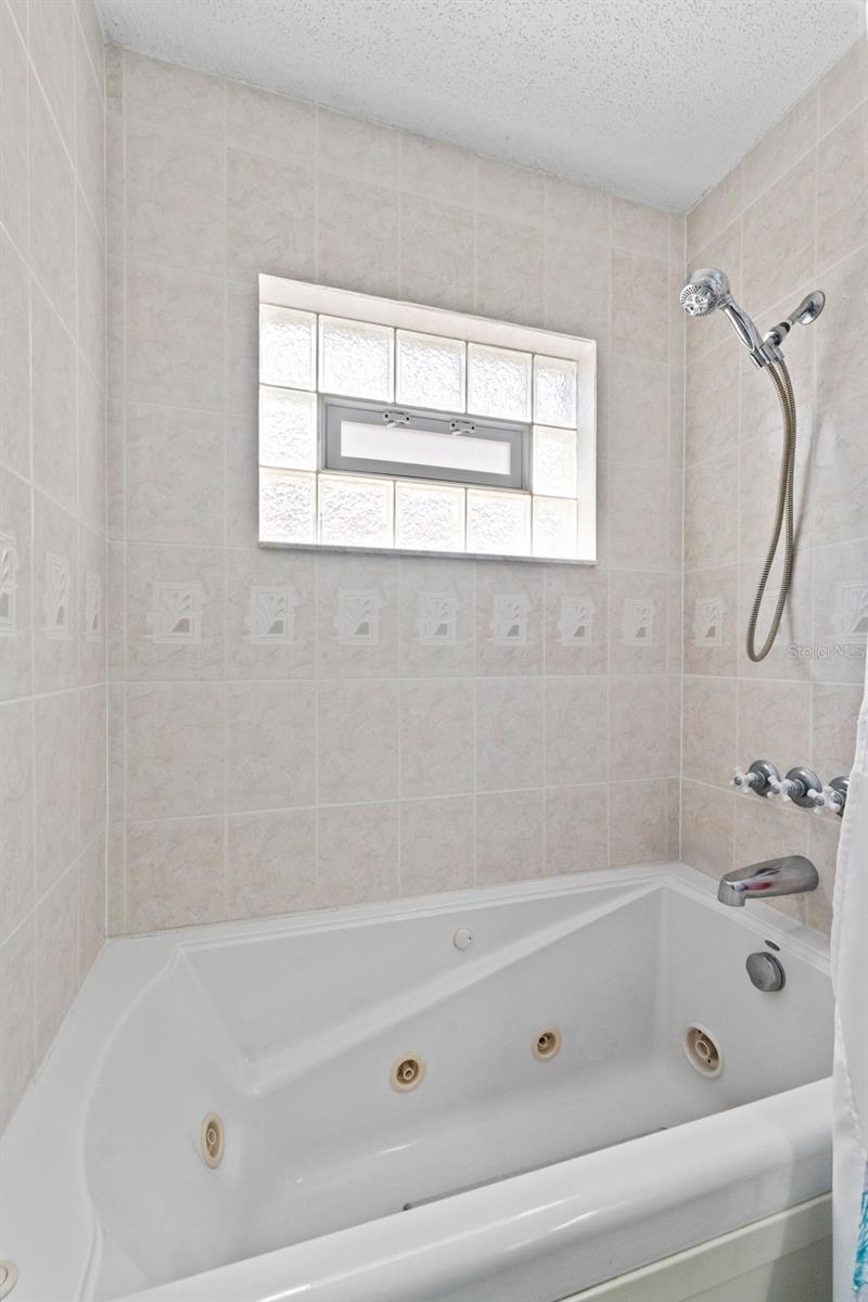 Whirlpool Bathtub!