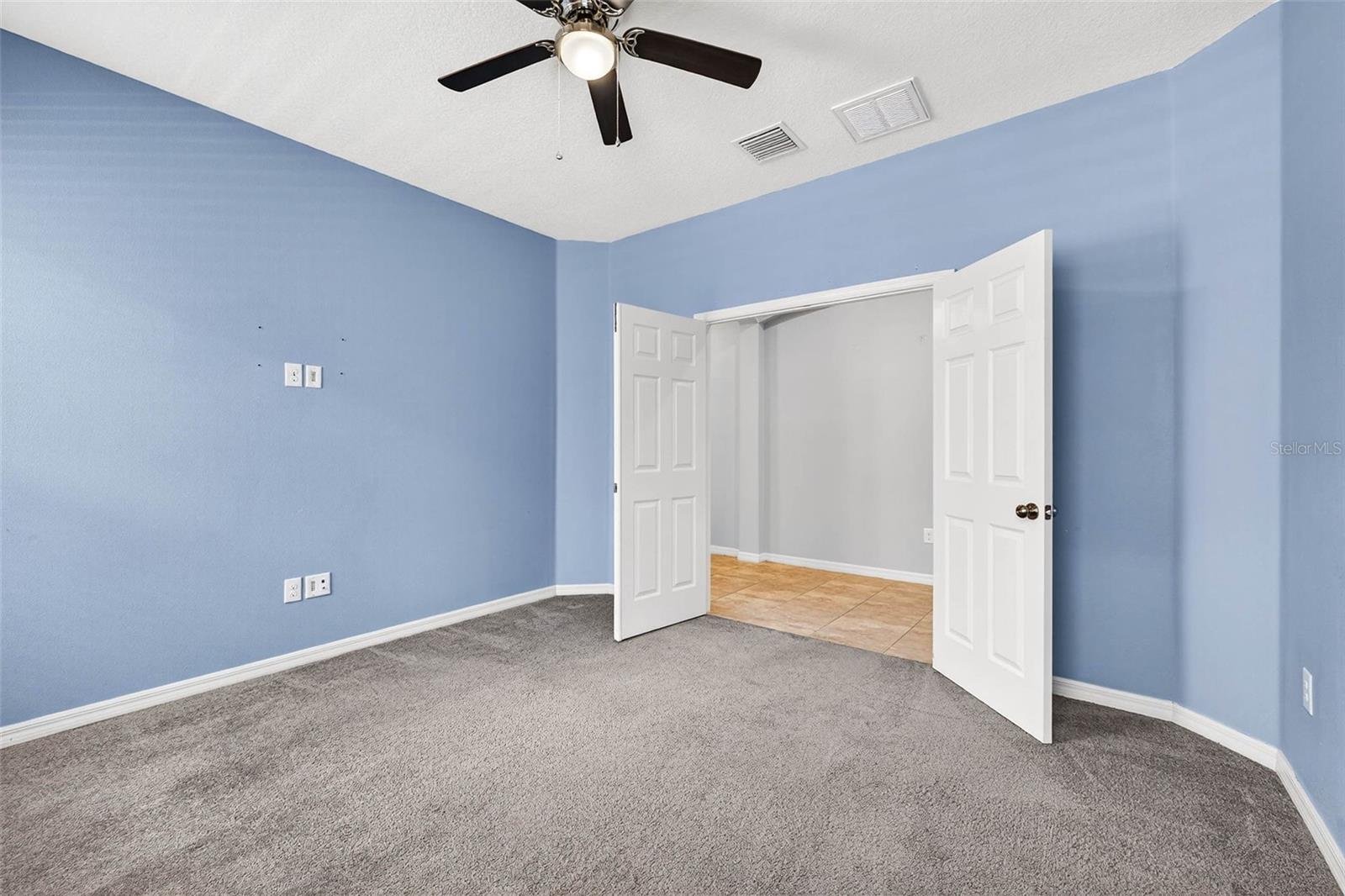 Office/den or a 5th bedroom