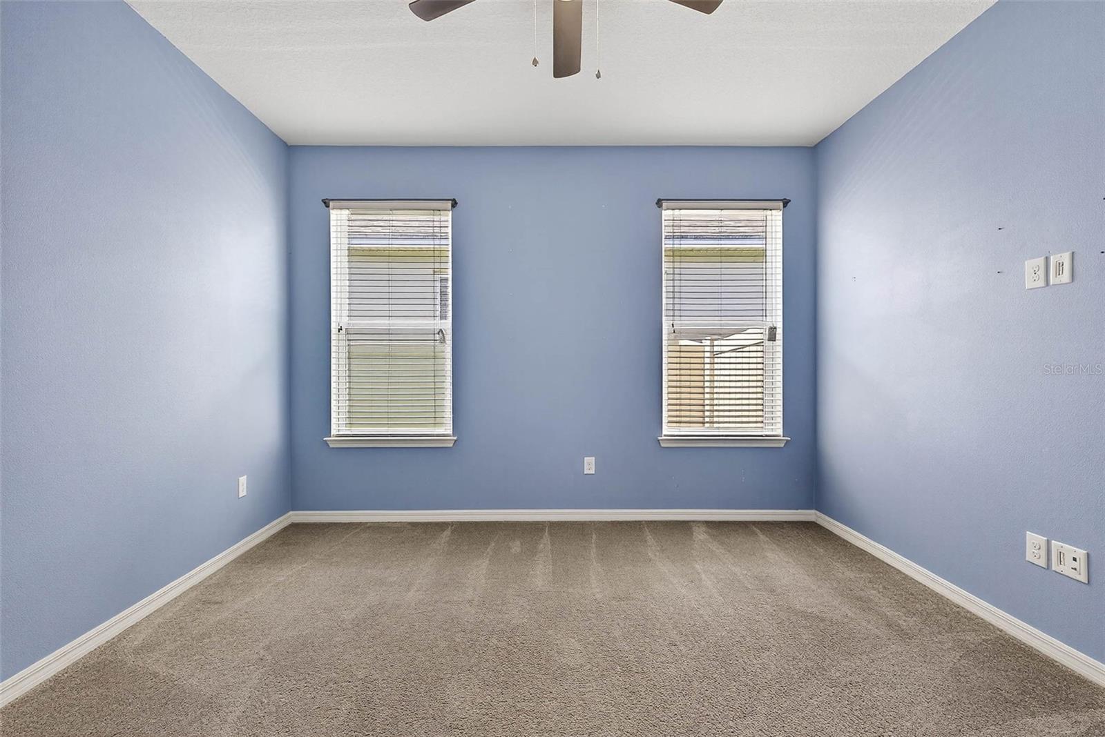 Office/den or a 5th bedroom