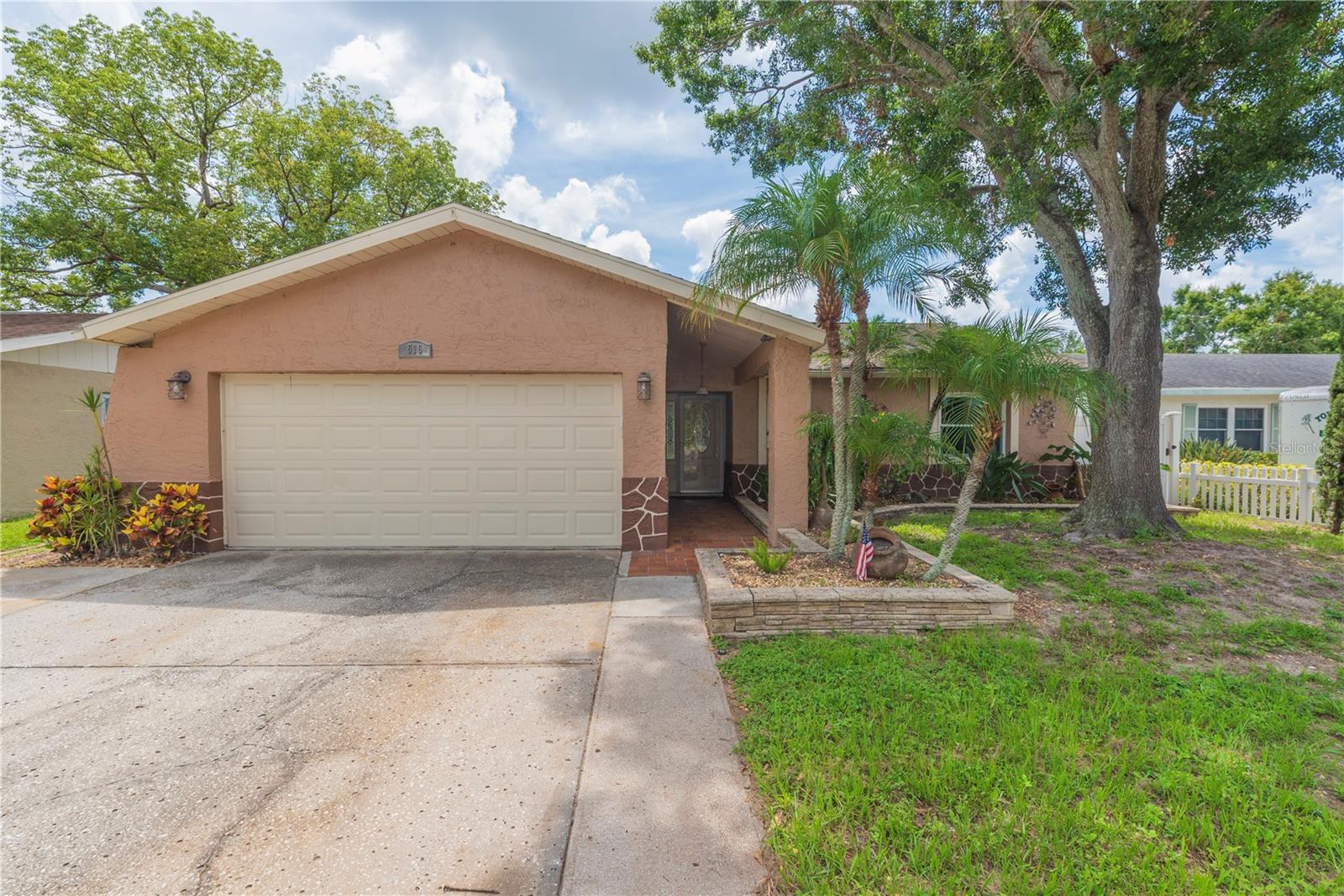 Welcome home to 516 7th St Se in Largo!