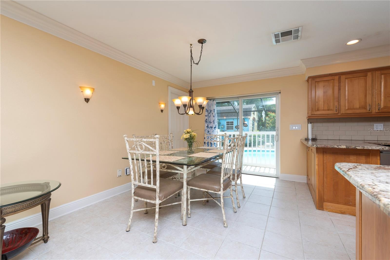 Dining room.