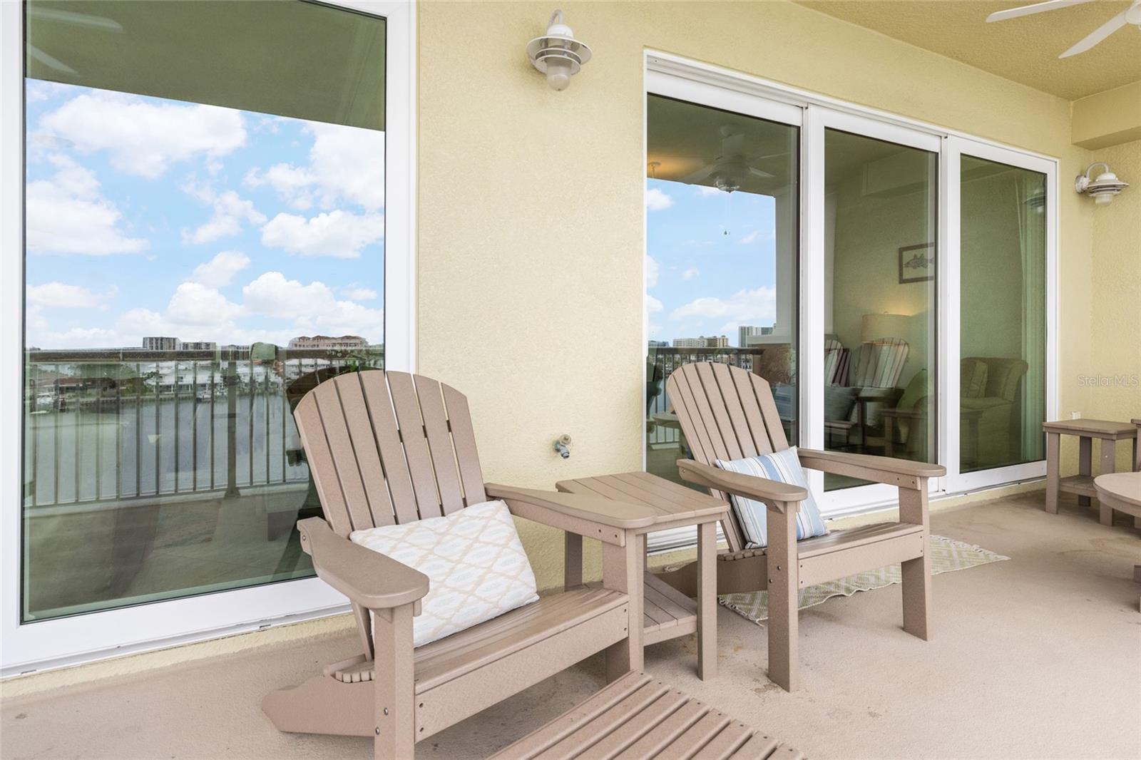 Sit down and relax in the balcony with breathtaking view