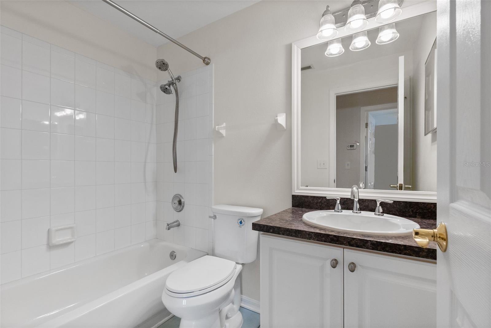 Full bath (upstairs)