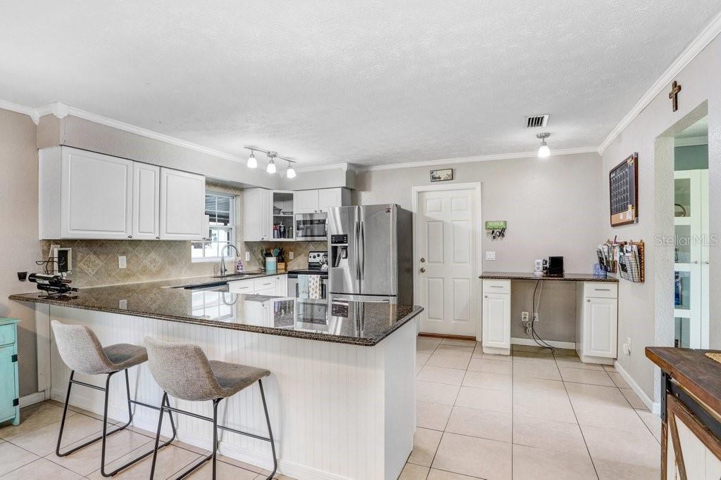 LARGE prep space and breakfast bar