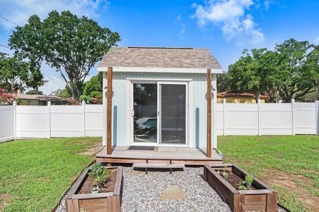 "She Shed"/Office/Workout space with A/C and Electric