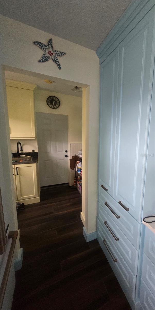 Gallery to laundry and garage