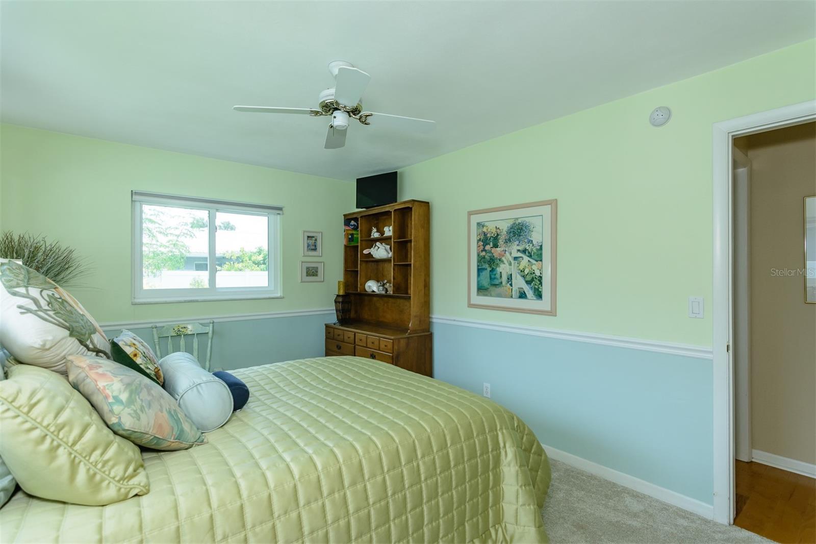 2nd bedroom