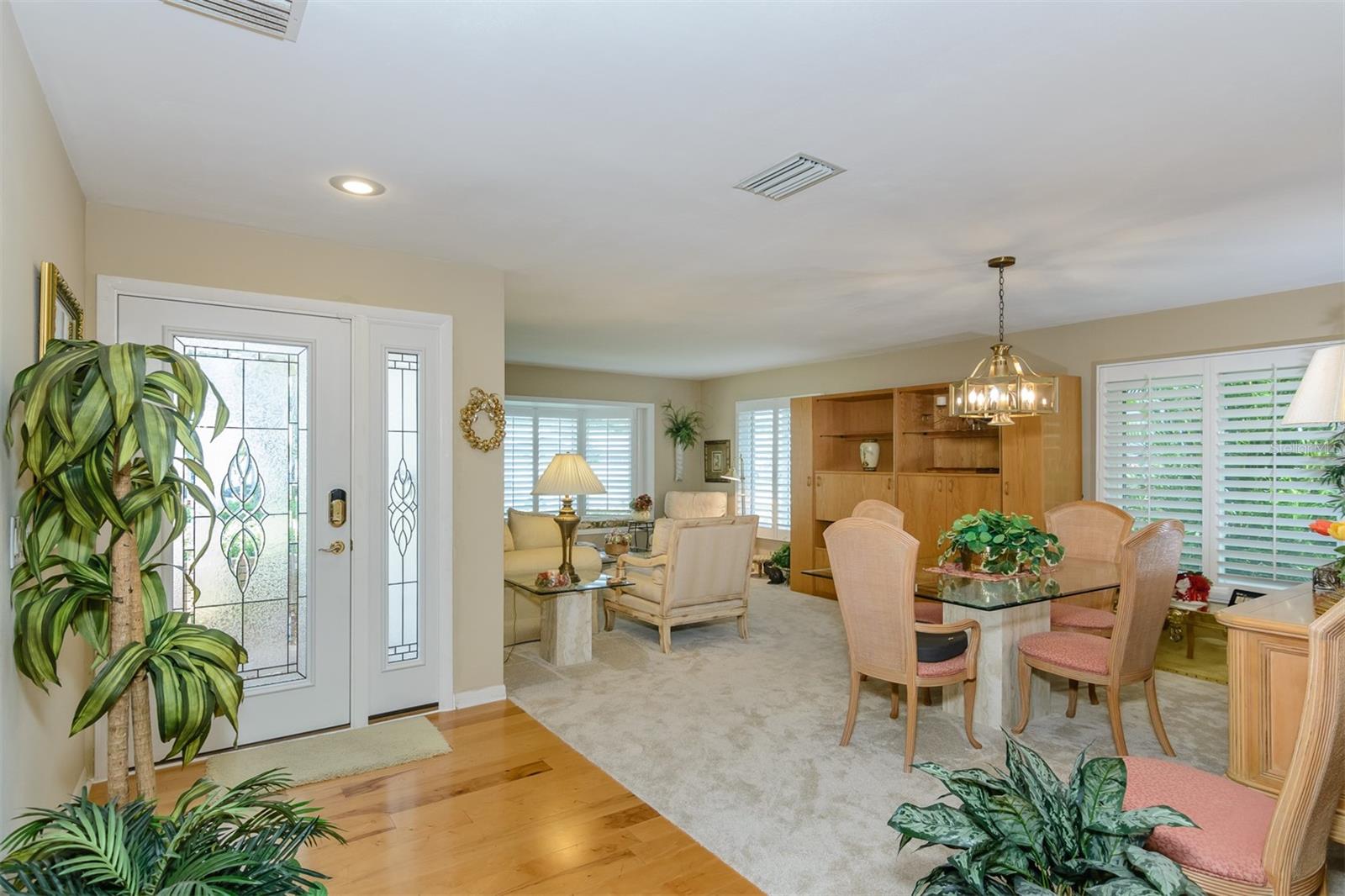 foyer dining/living room