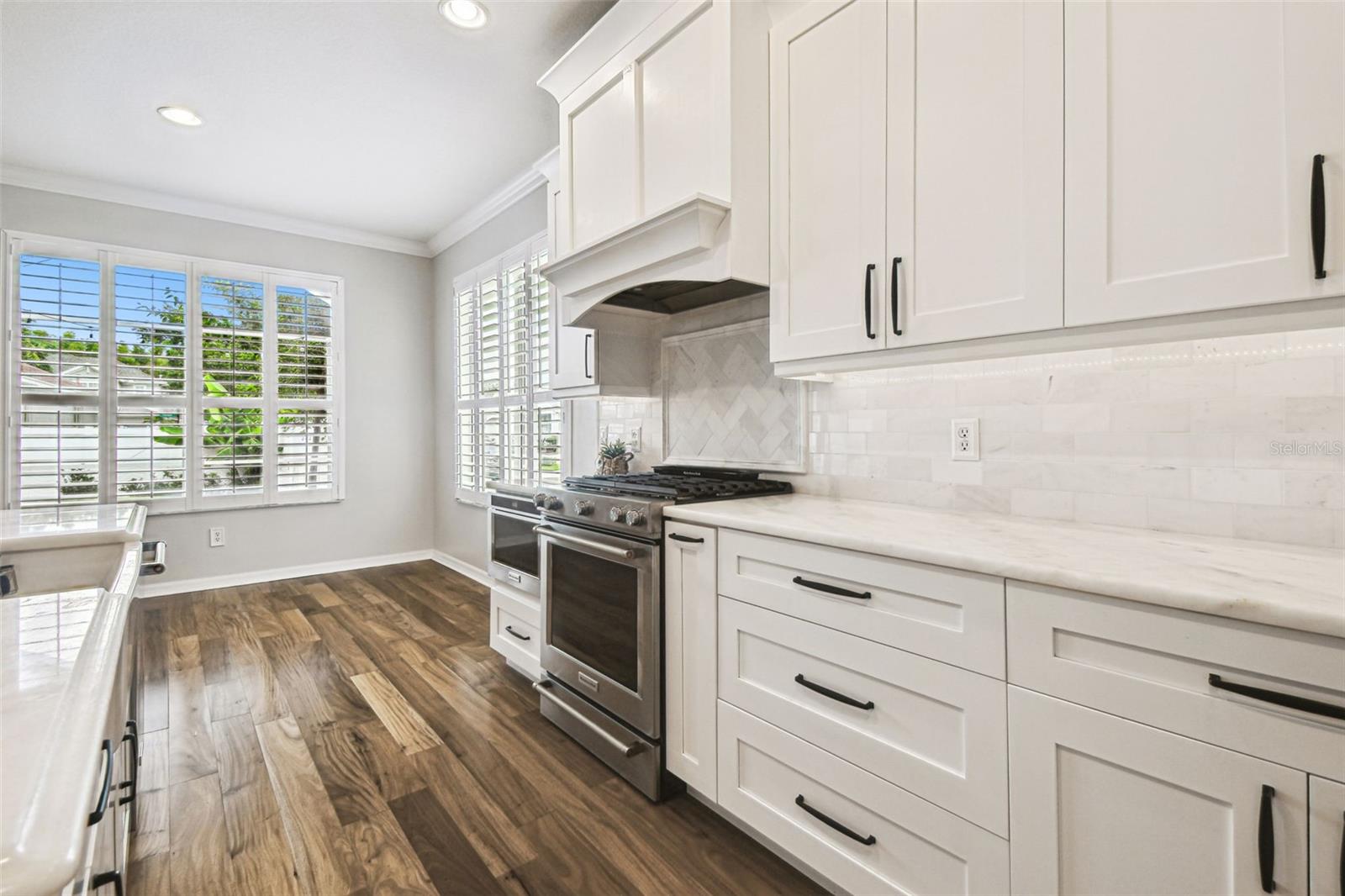 Gas Range, Custom Hood Vent