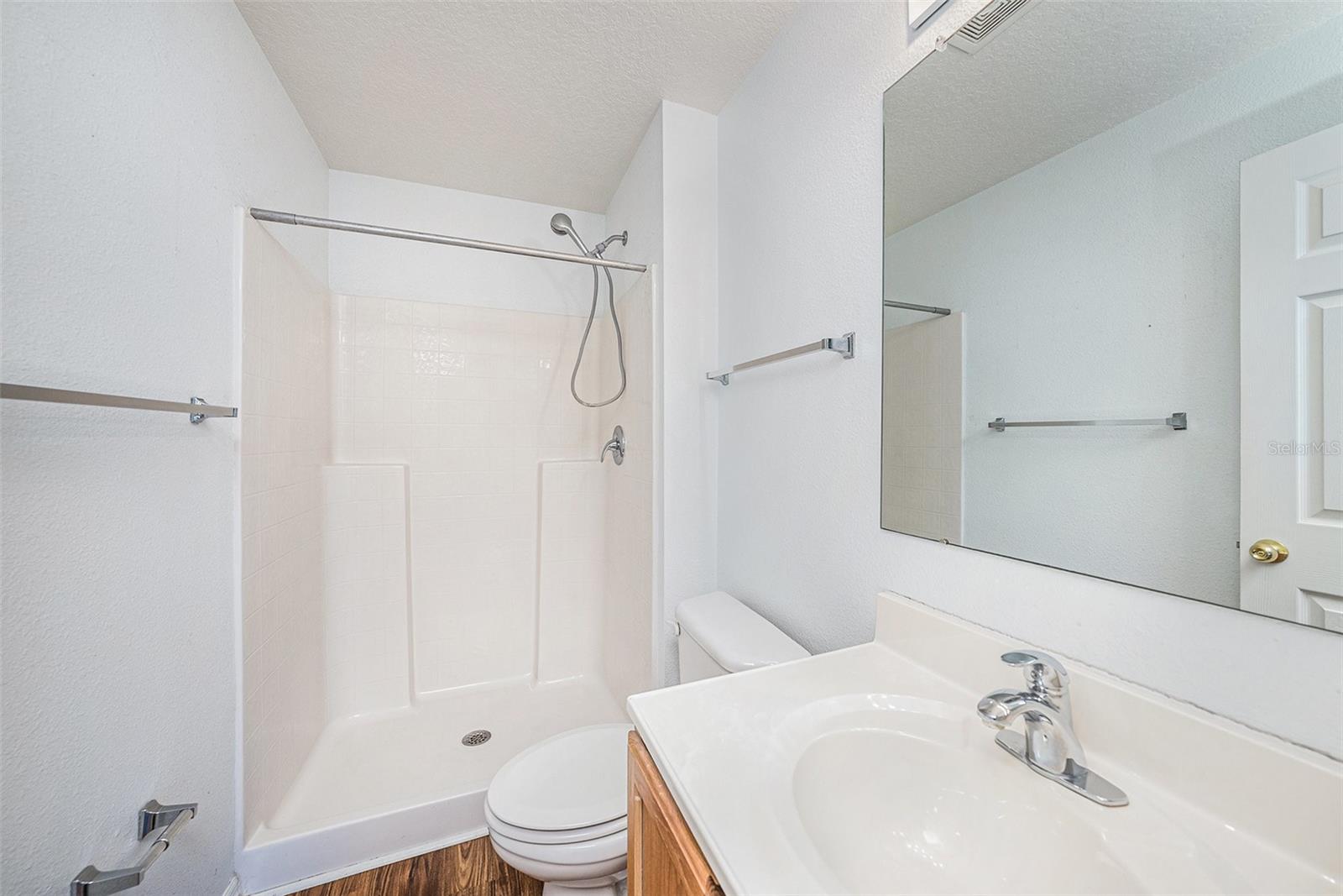 Primary en-suite bath