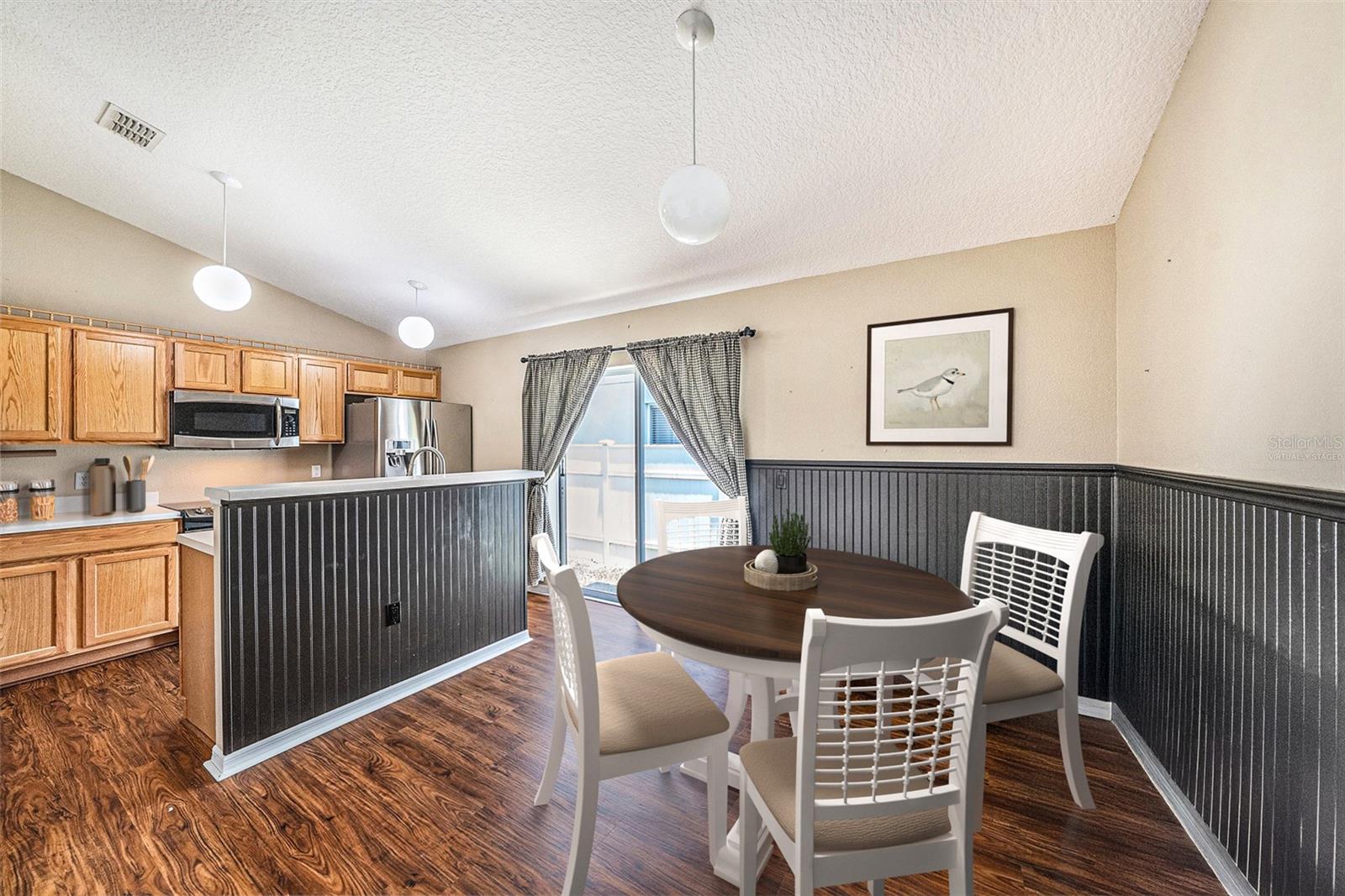 Virtually staged dining set