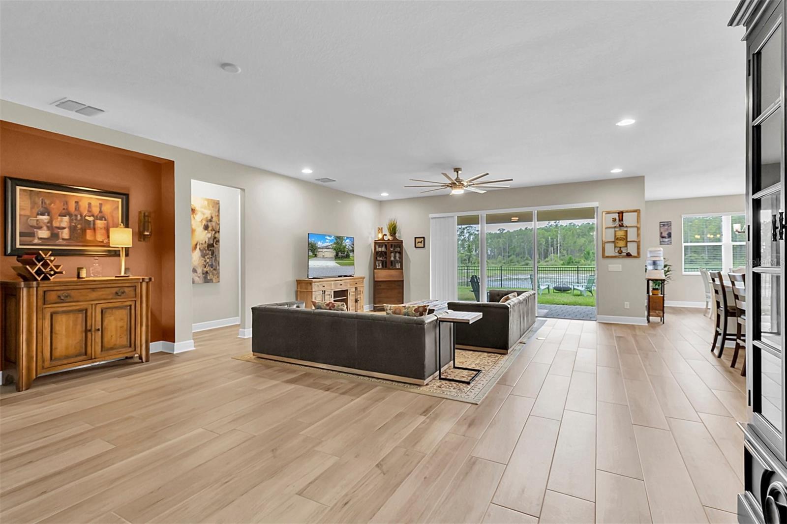 Family room 3