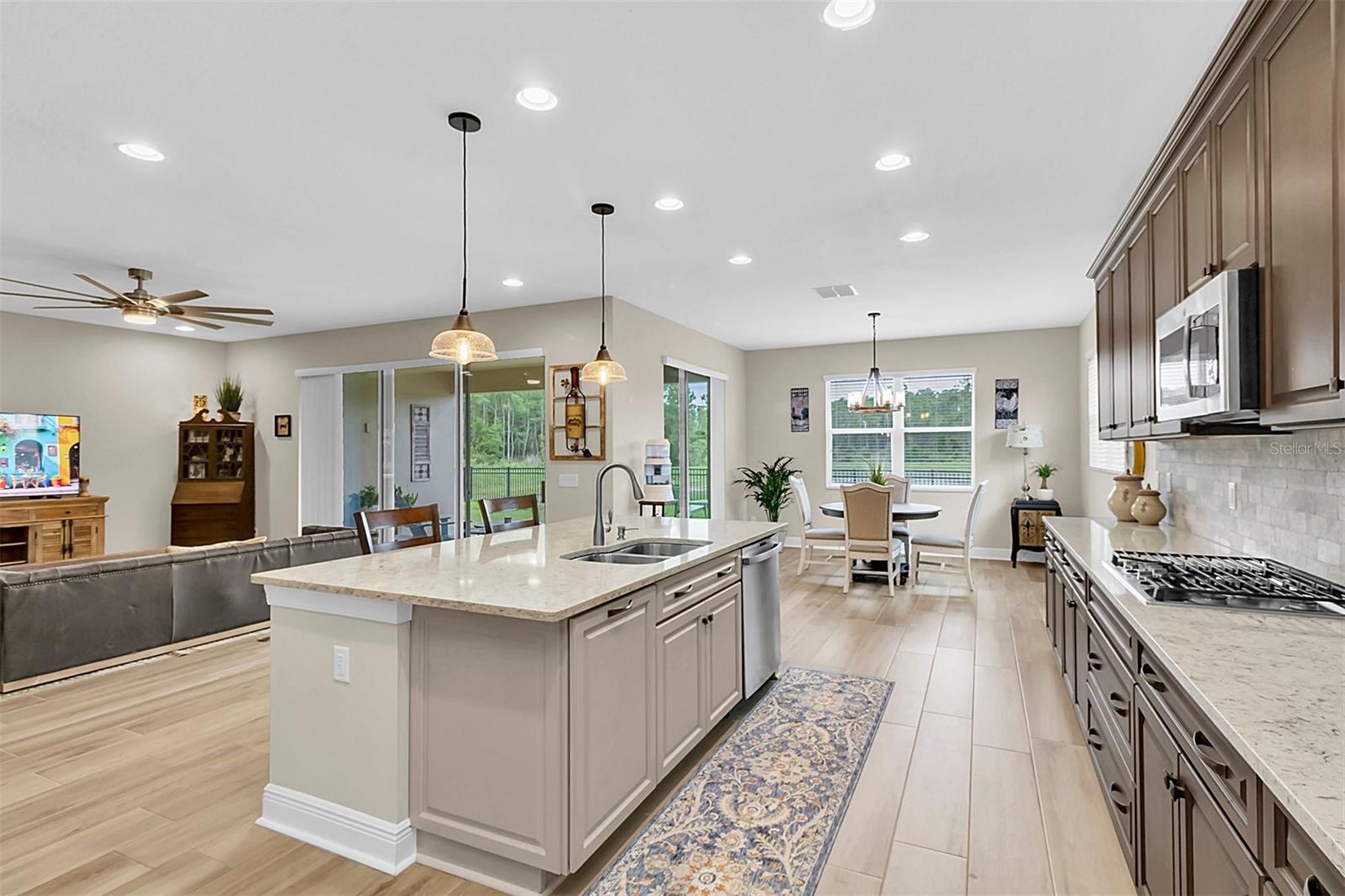 Family room 4