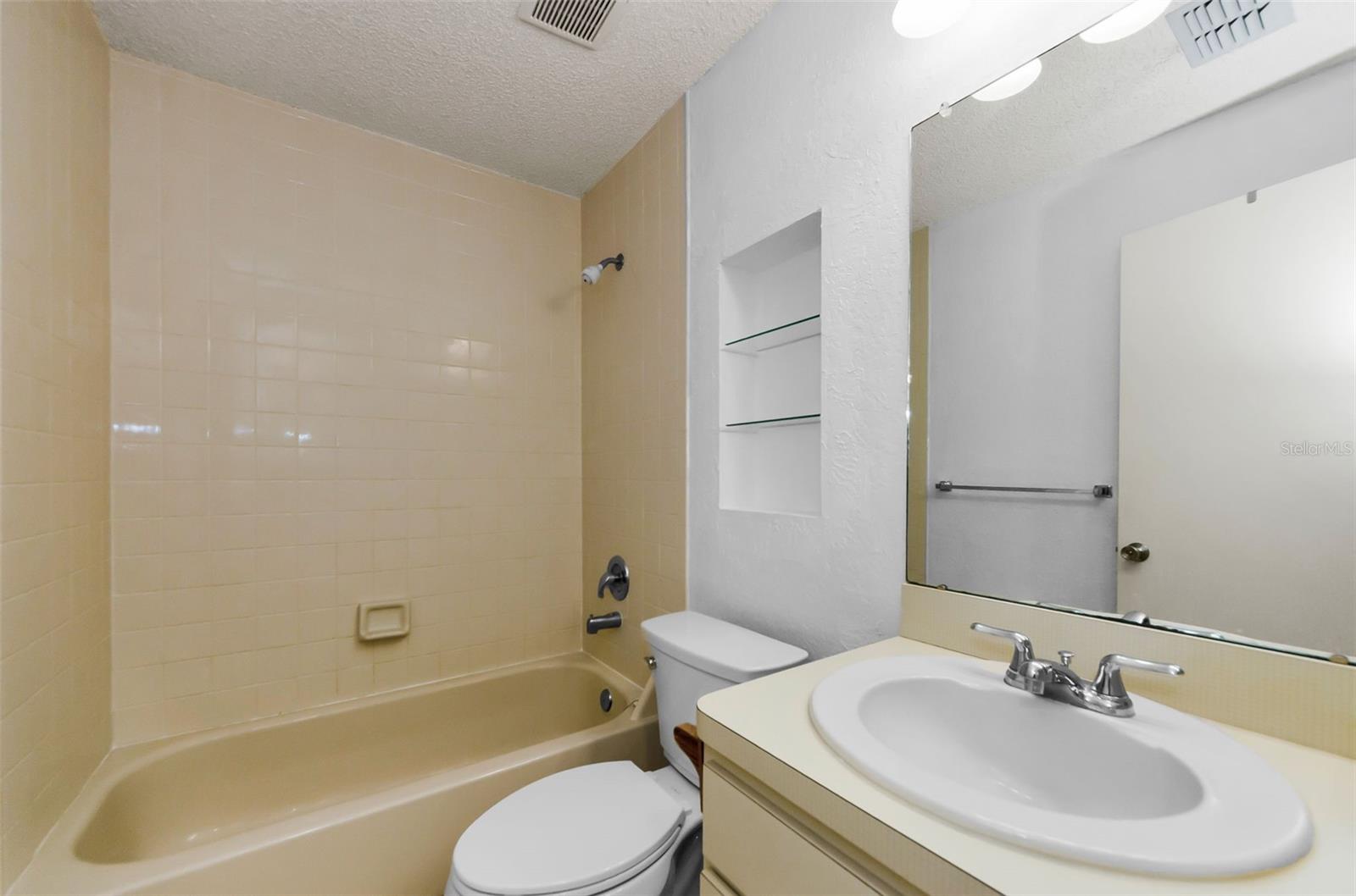 Guest bathroom.