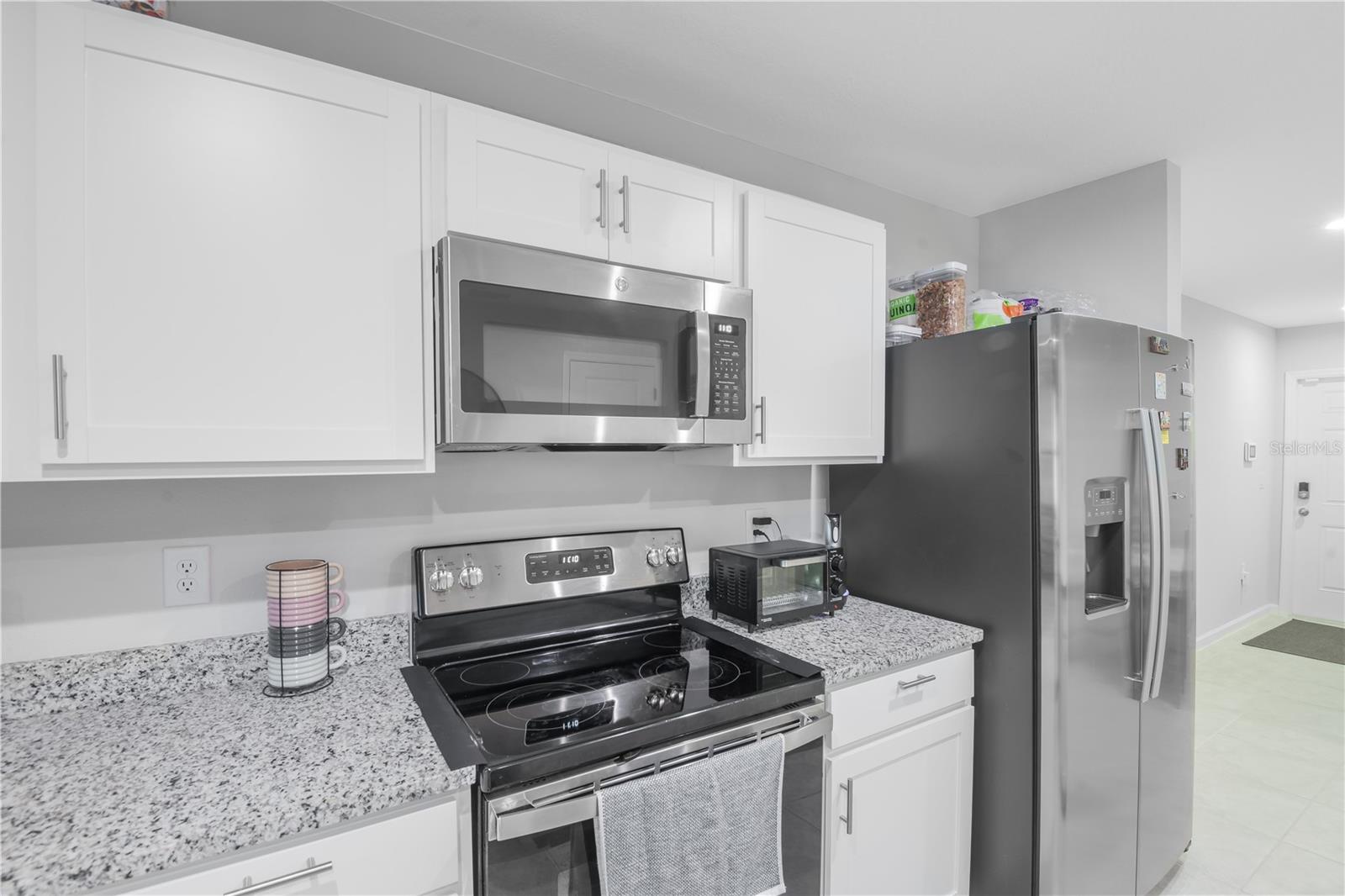 Stove & Refrigerator