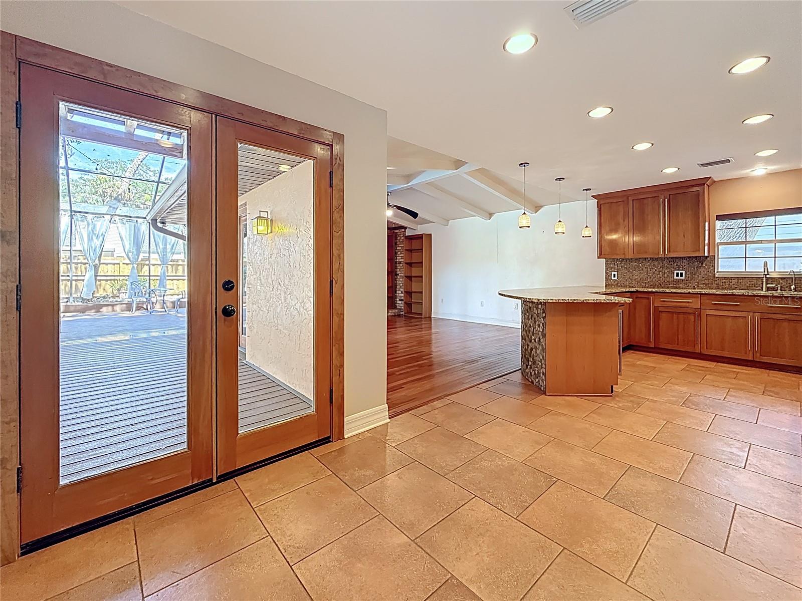 Casual Dining Area - Kitchen - Family Room