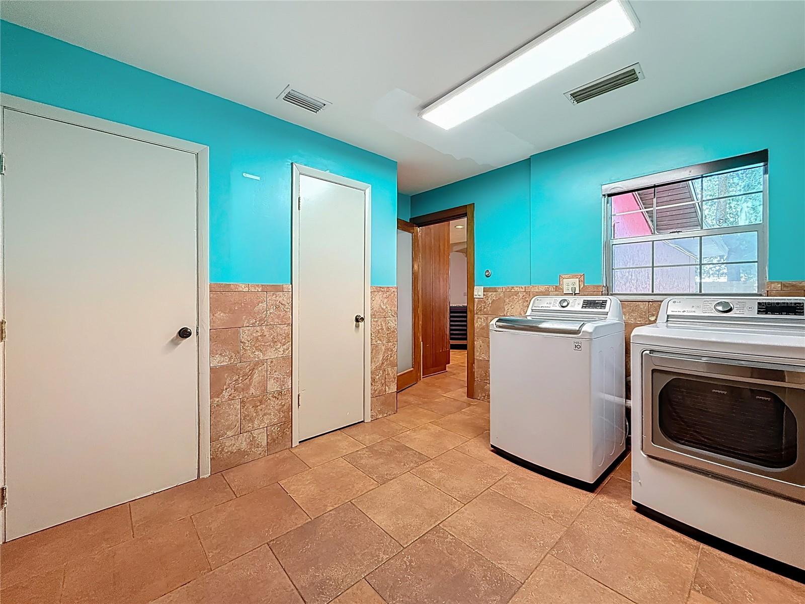 Utility Room with W/D and pantry