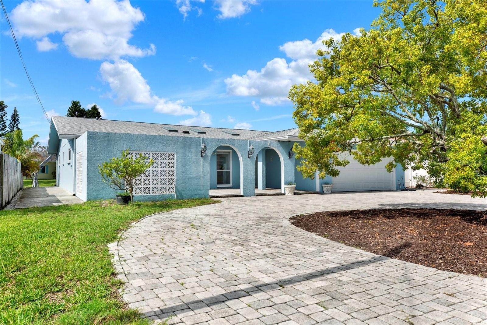 Circular paver driveway
