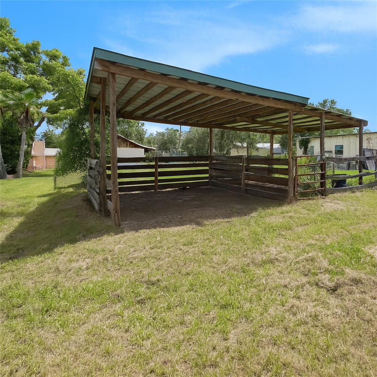 Horse Stalls - 235 Old Welcome Rd, Lithia, FL 33547