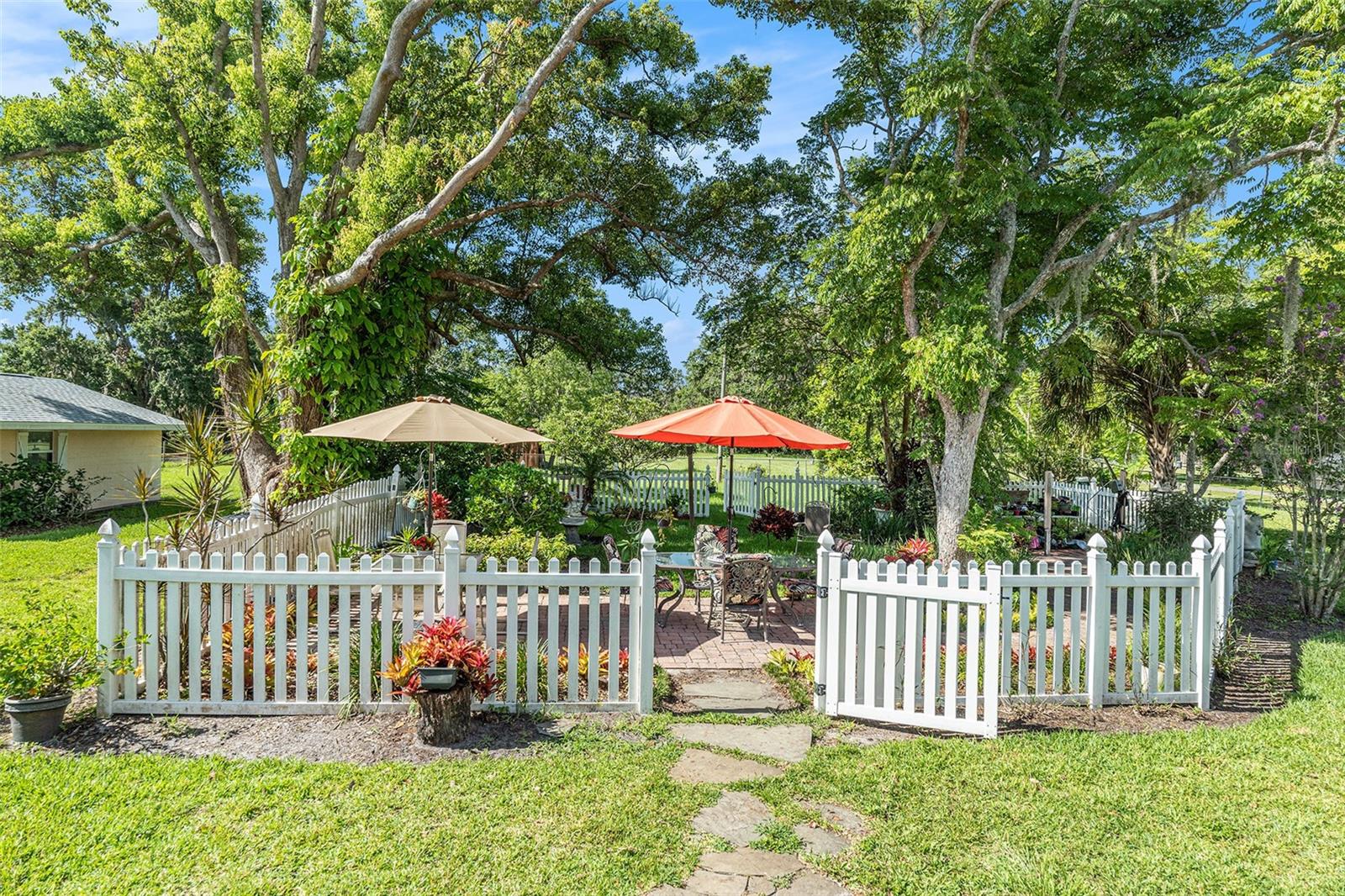 Garden View - 235 Old Welcome Rd, Lithia, FL 33547