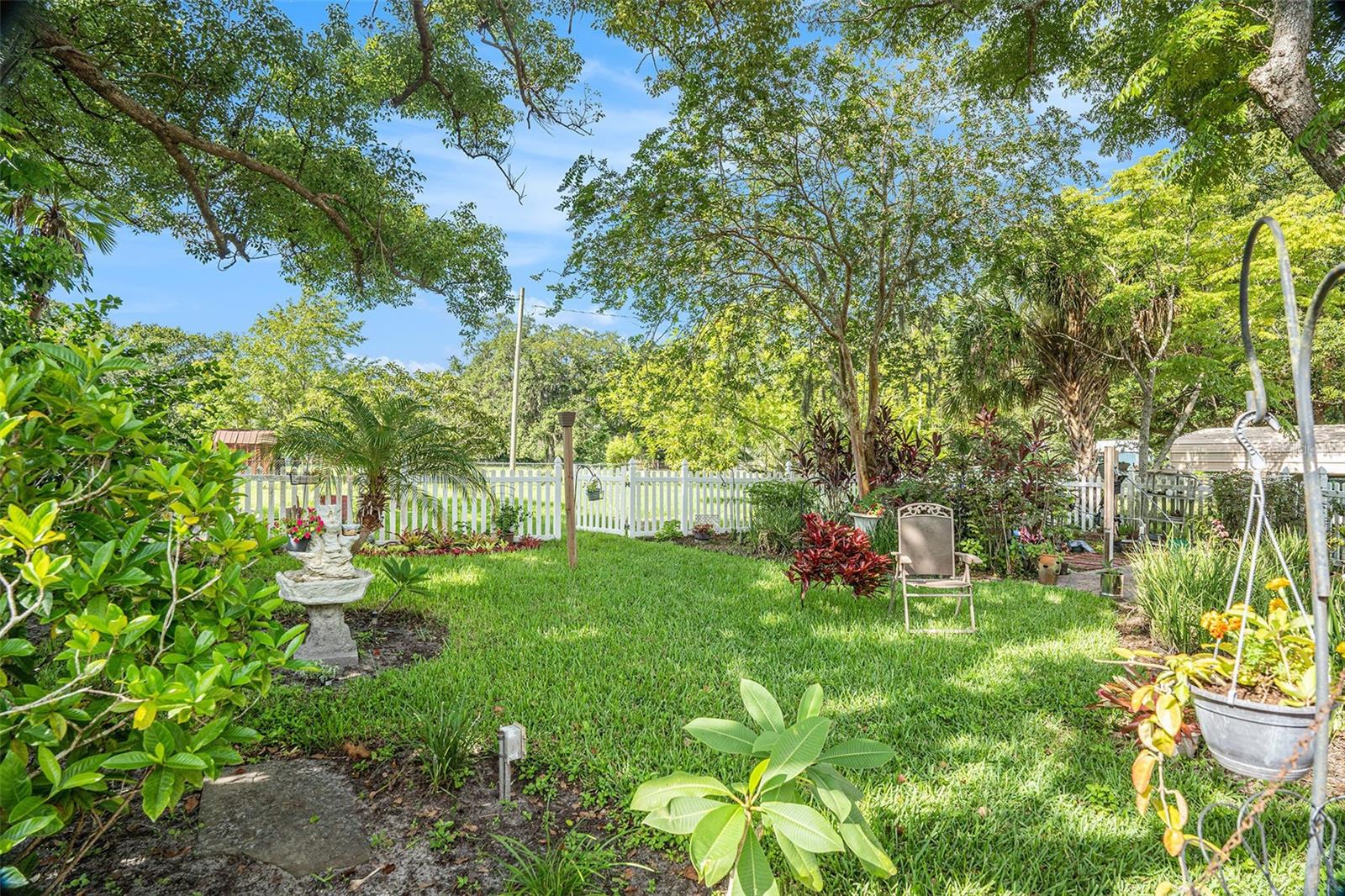 Garden View - 235 Old Welcome Rd, Lithia, FL 33547