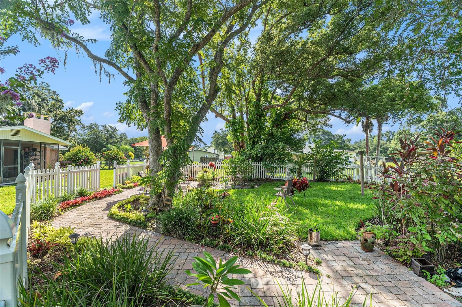 Garden View - 235 Old Welcome Rd, Lithia, FL 33547