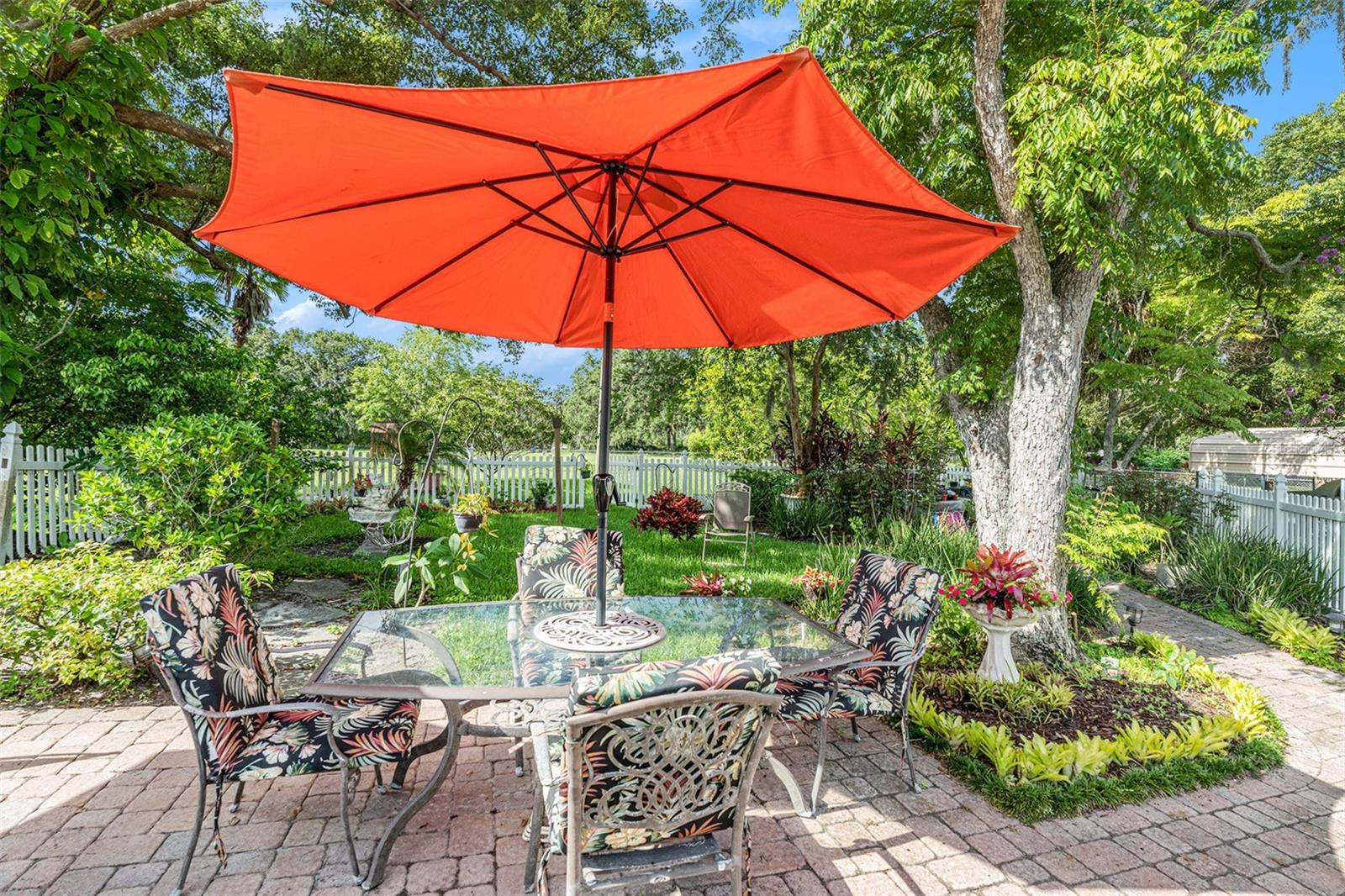 Paver Patio Area - 235 Old Welcome Rd, Lithia, FL 33547