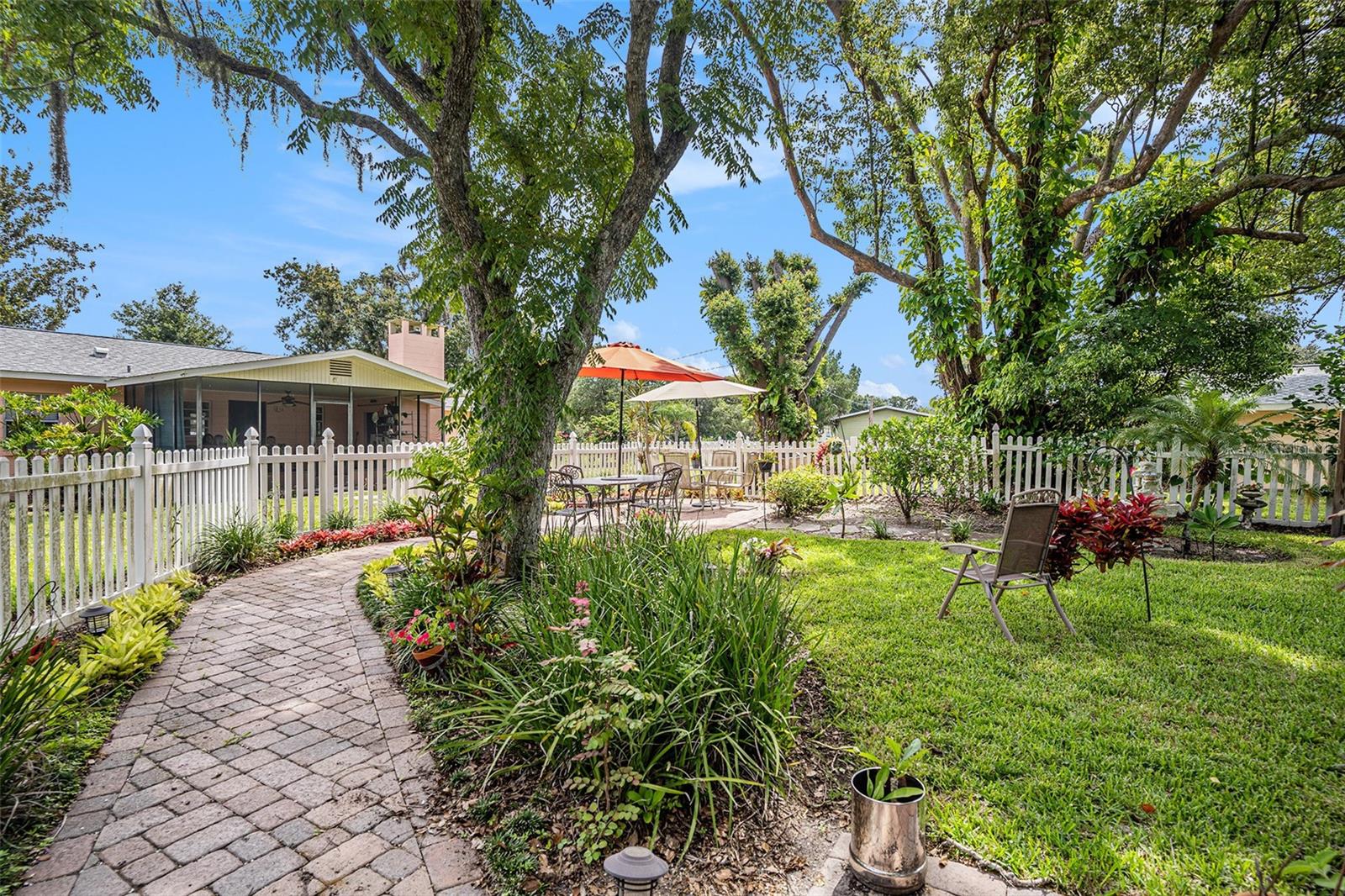 Paver Walkways - - 235 Old Welcome Rd, Lithia, FL 33547