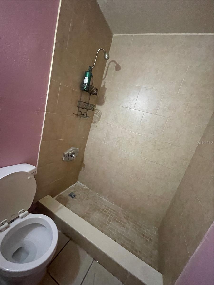 TB8398884