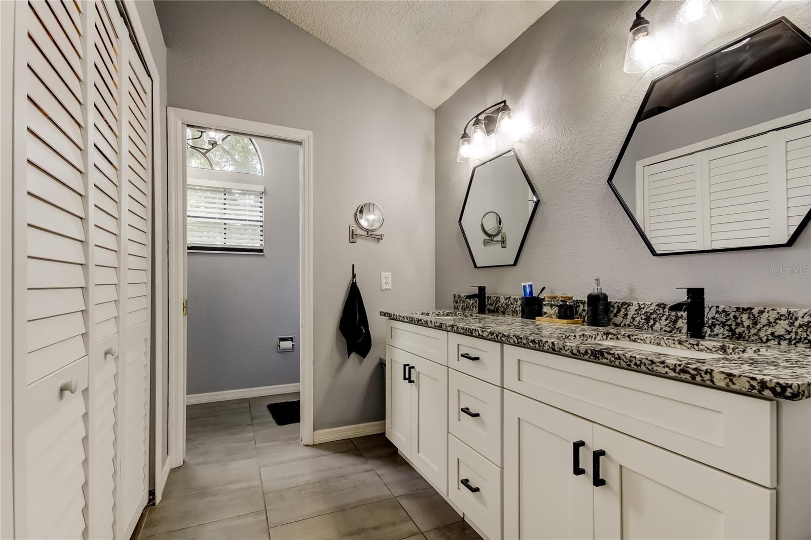 Primary En-suite Bathroom