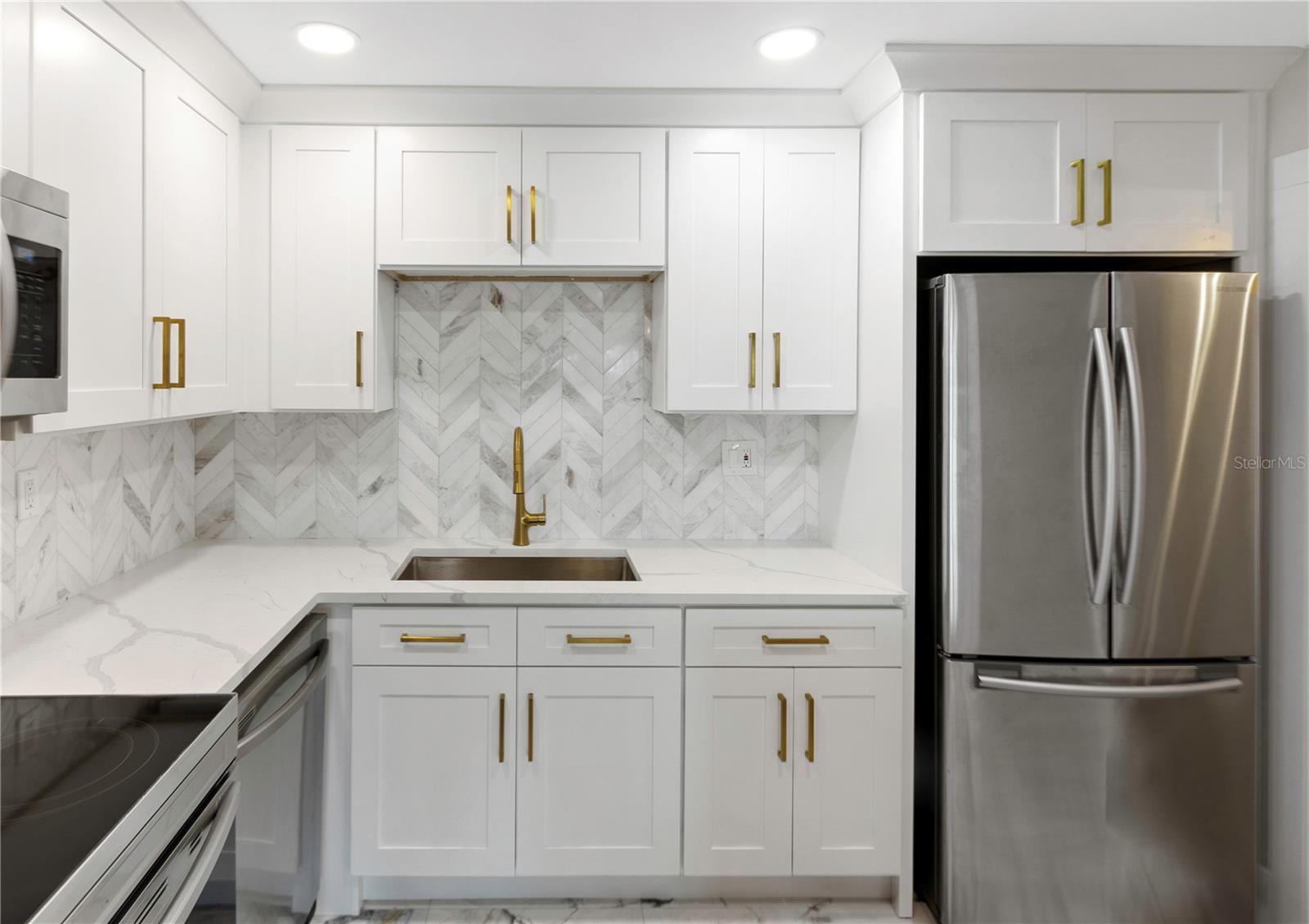 Kitchen - Right View