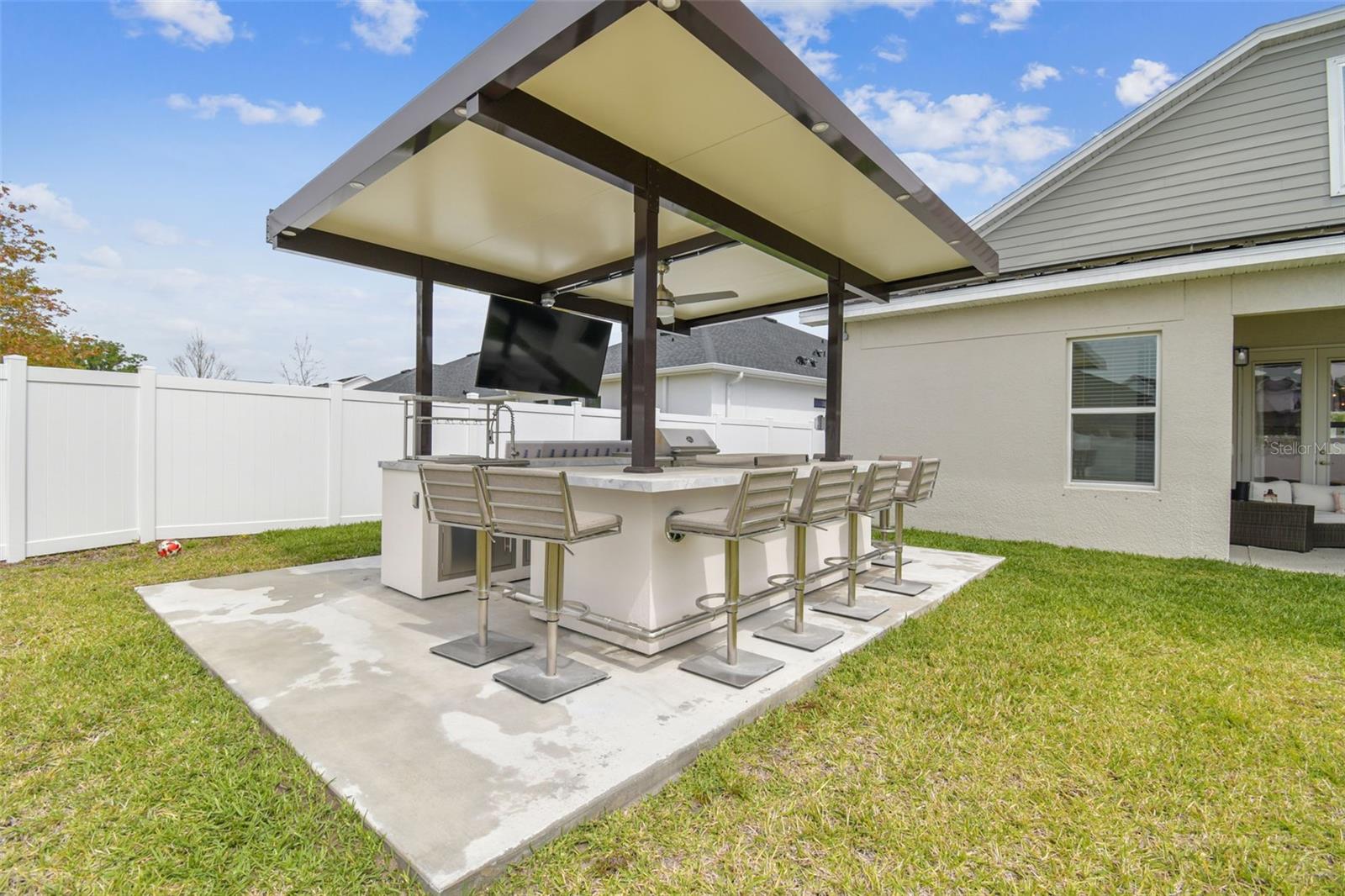Outdoor Kitchen
