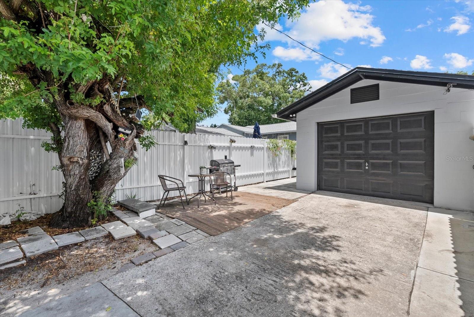 Facing Studio Apt fro private rear gate