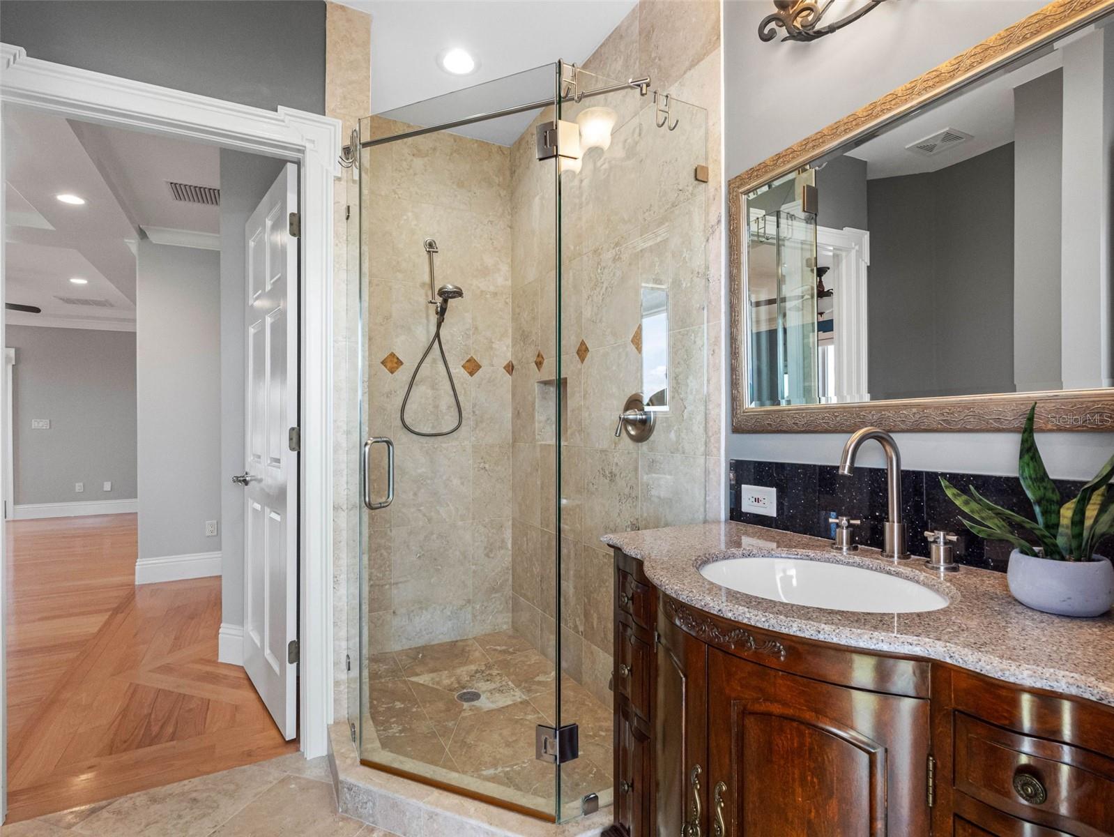 Ensuite bath.