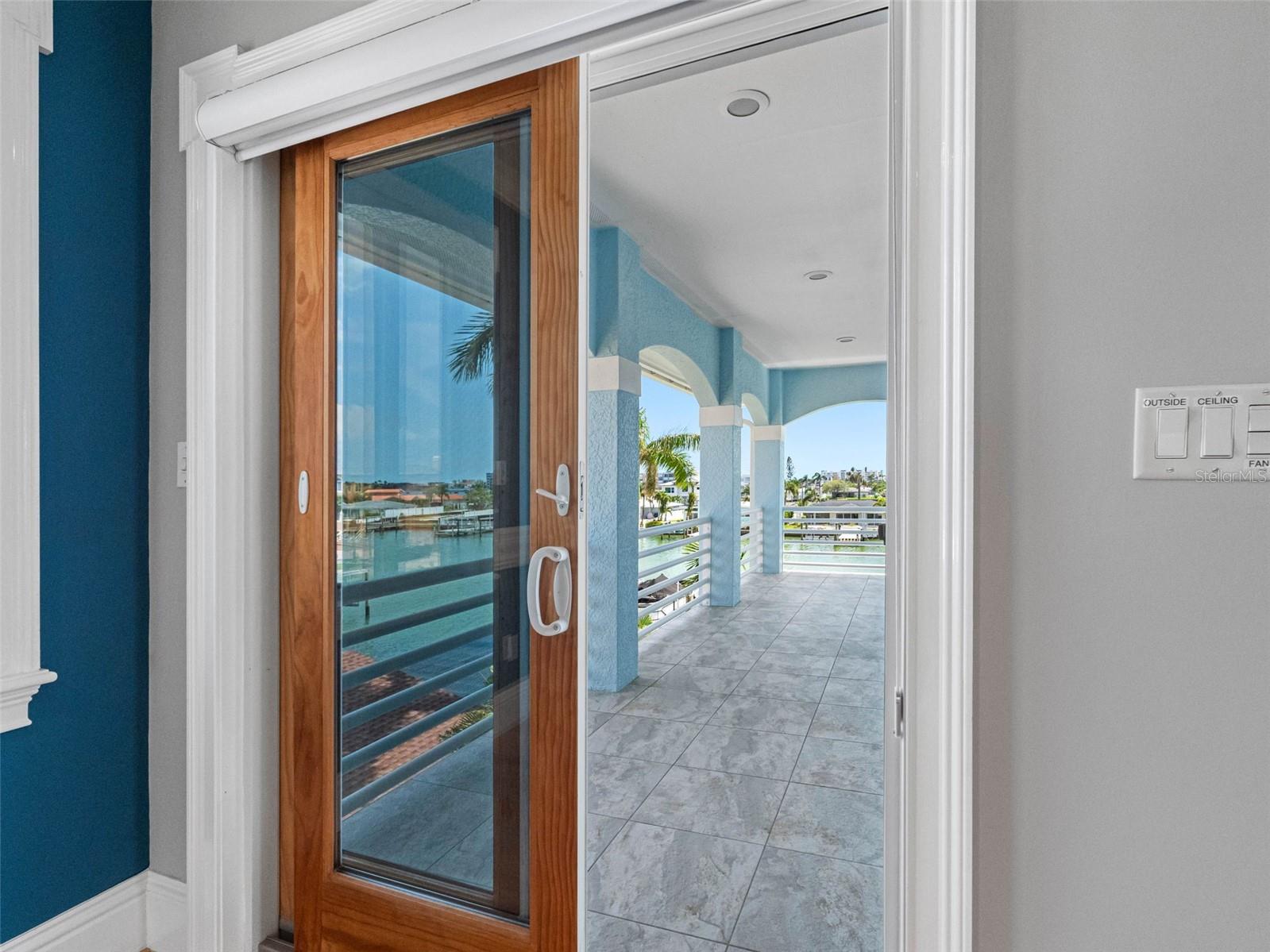 Entrance to balcony facing west.
