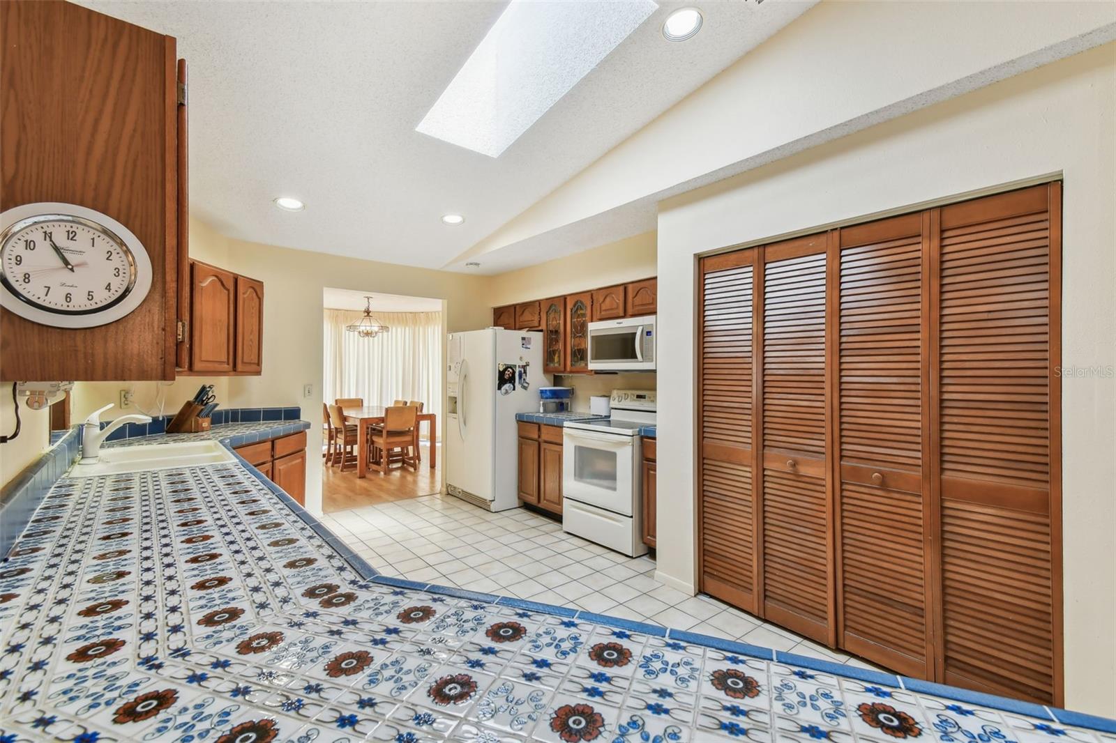 Kitchen & Laundry Closet
