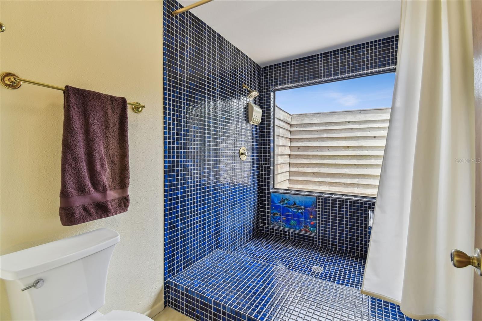 Primary Bathroom w/walk-in shower and garden alcove