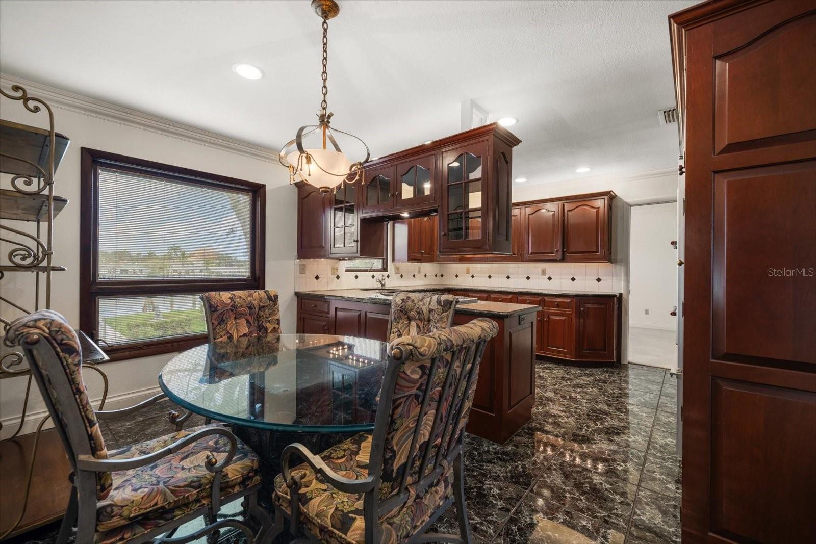 Open kitchen with views to the waterfront