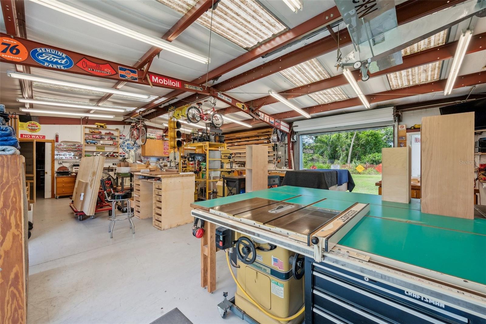 huge garage/workshop