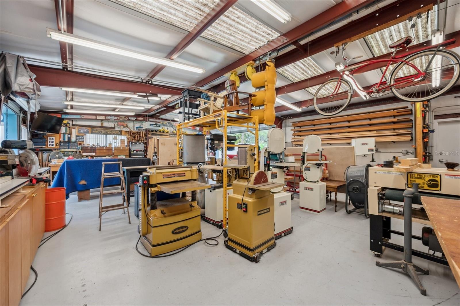 huge garage/workshop