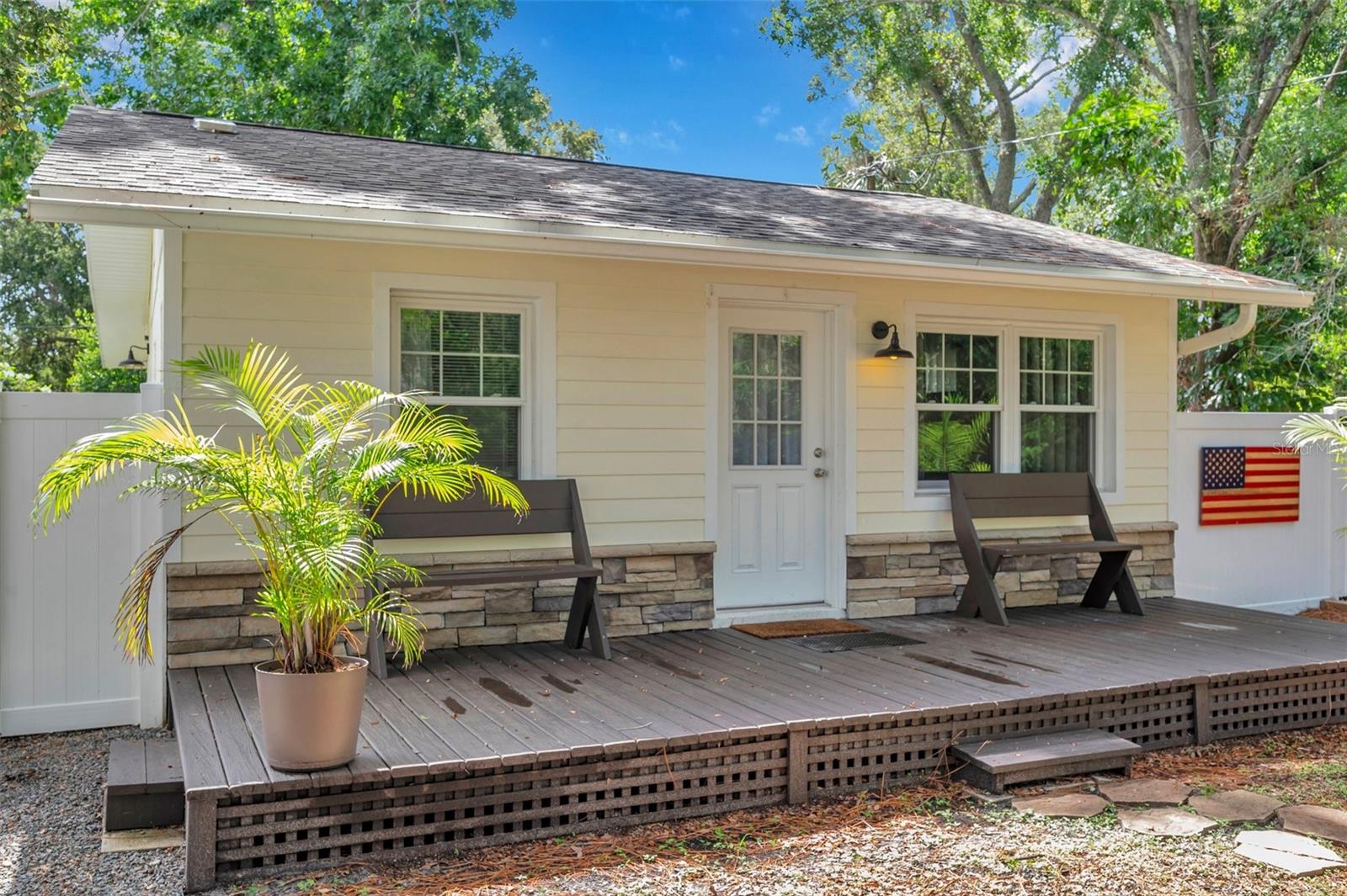 cottage/guest house