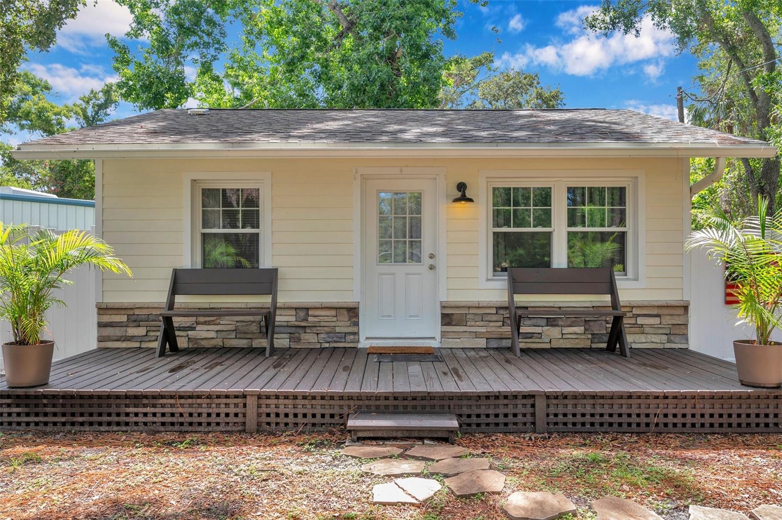 cottage/guest house