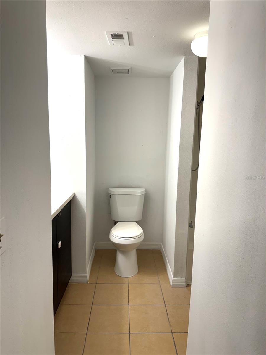 TB8399093