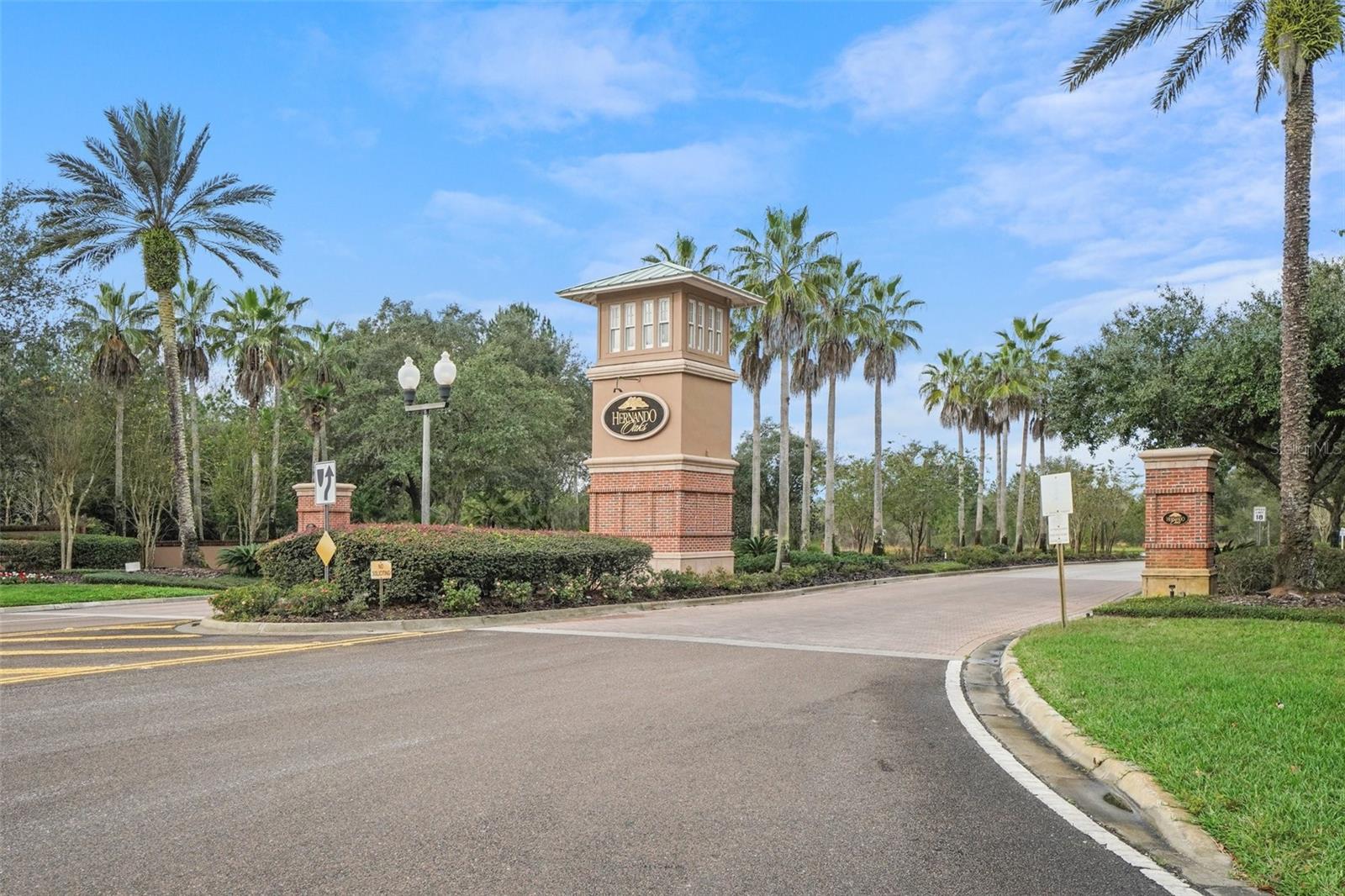 Hernando Oaks Entry