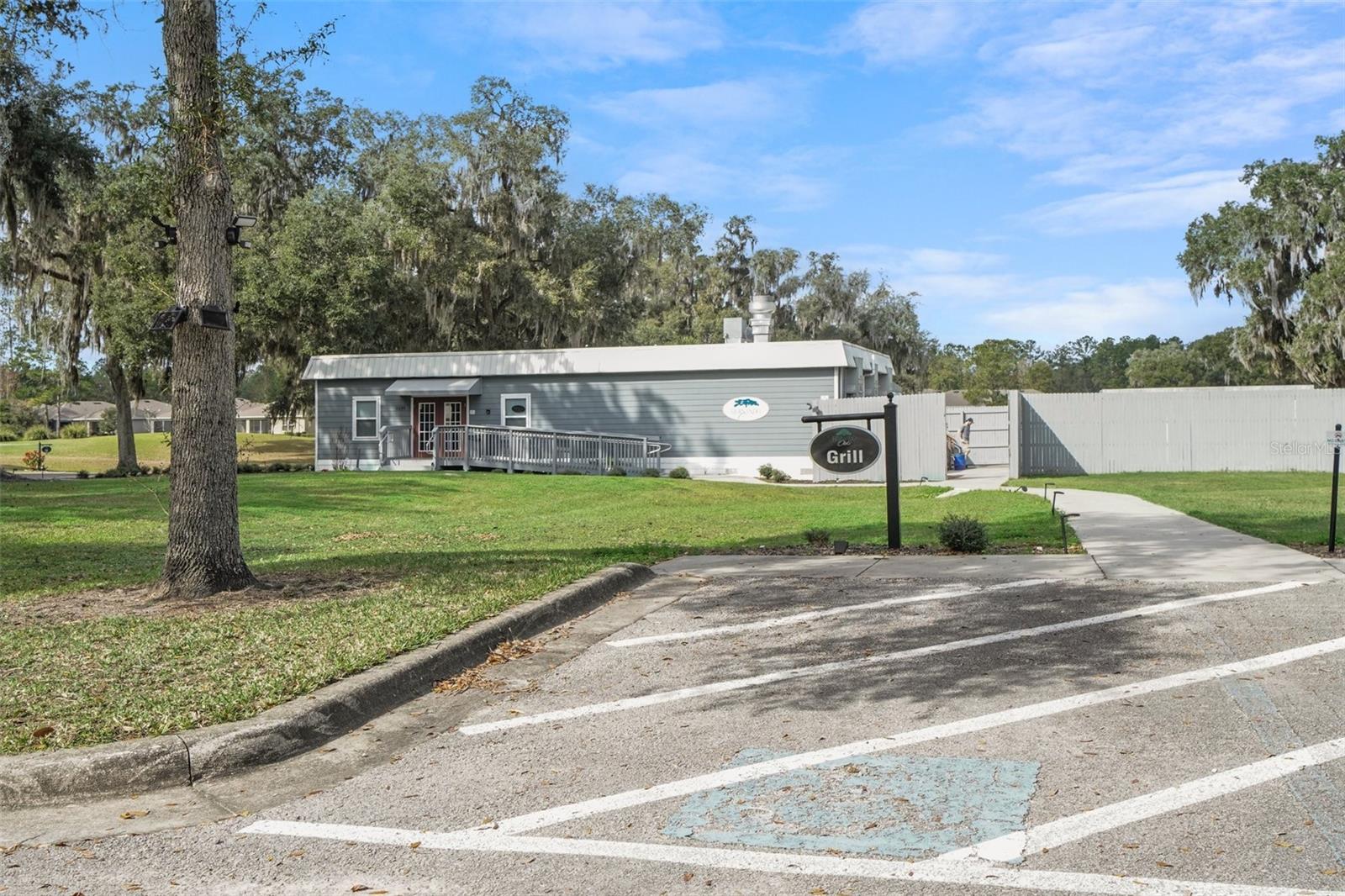 Hernando Oaks Grill