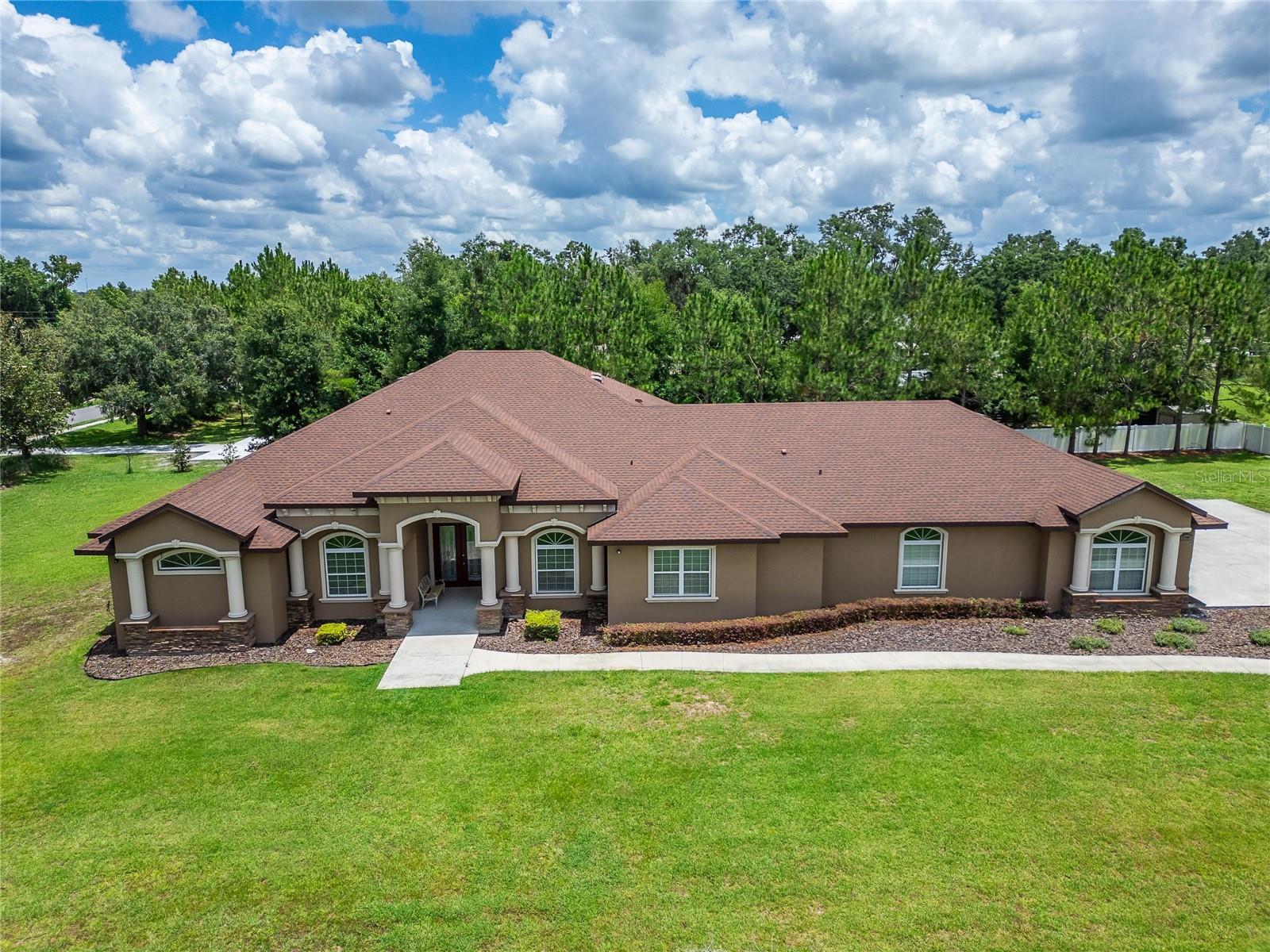 4700 Sqft Home on 1 Acre!