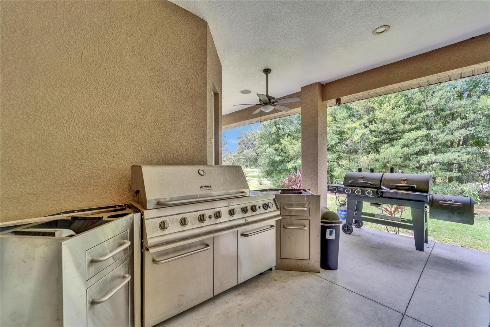 Outdoor Kitchen - Perfect for Grilling!