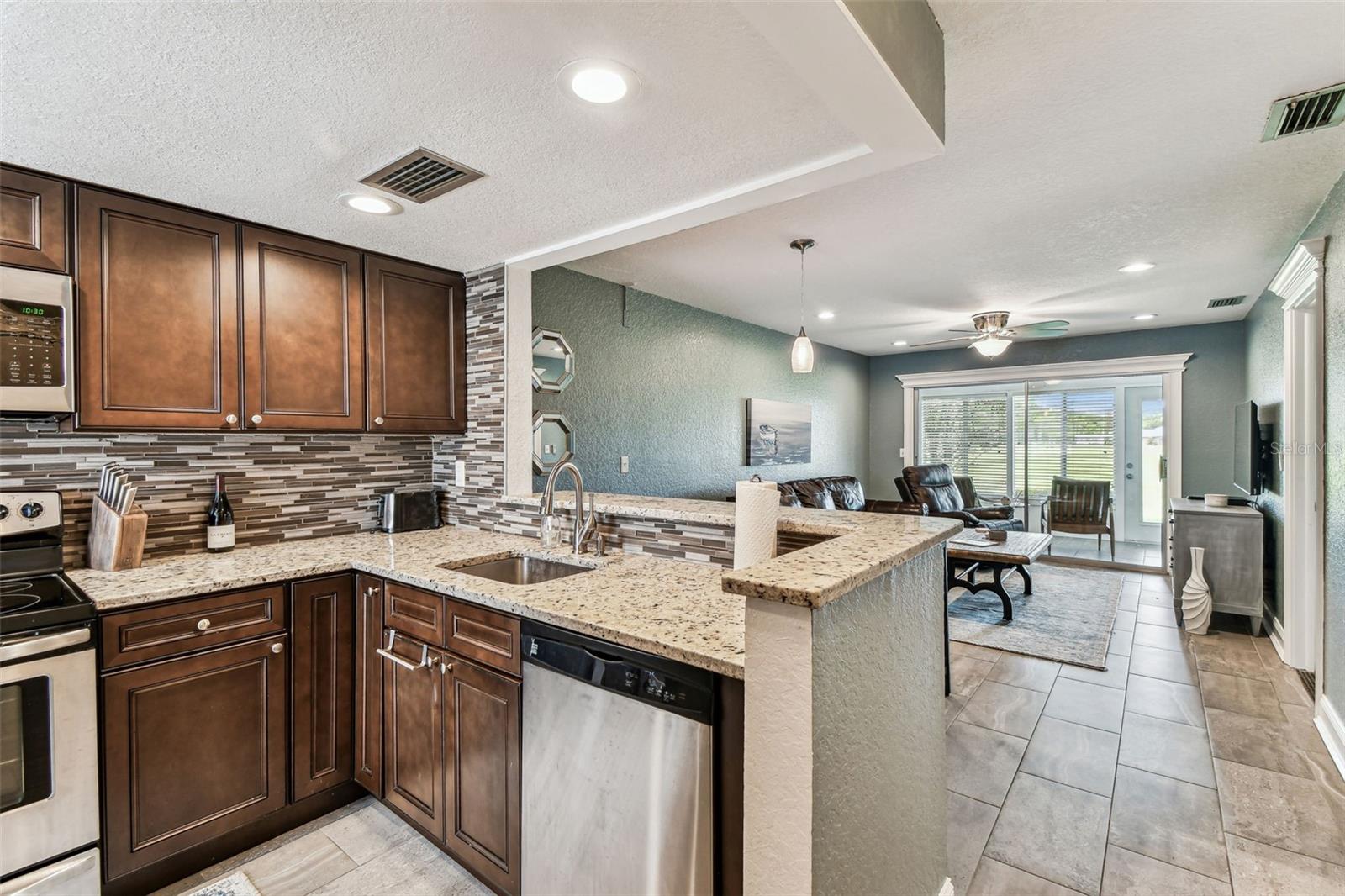 UPDATED GRANIT COUNTERTOPS